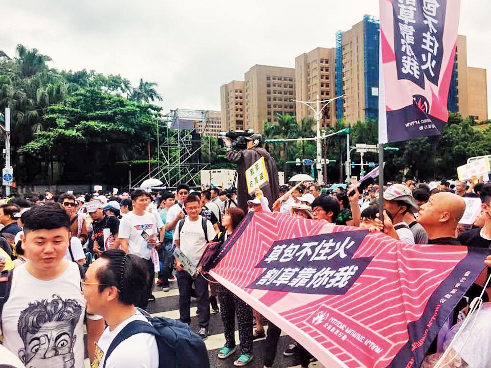 韓國瑜若當選總統，白色聯盟主張必須依比例返還選舉補助款。（翻攝公民割草行動臉書）