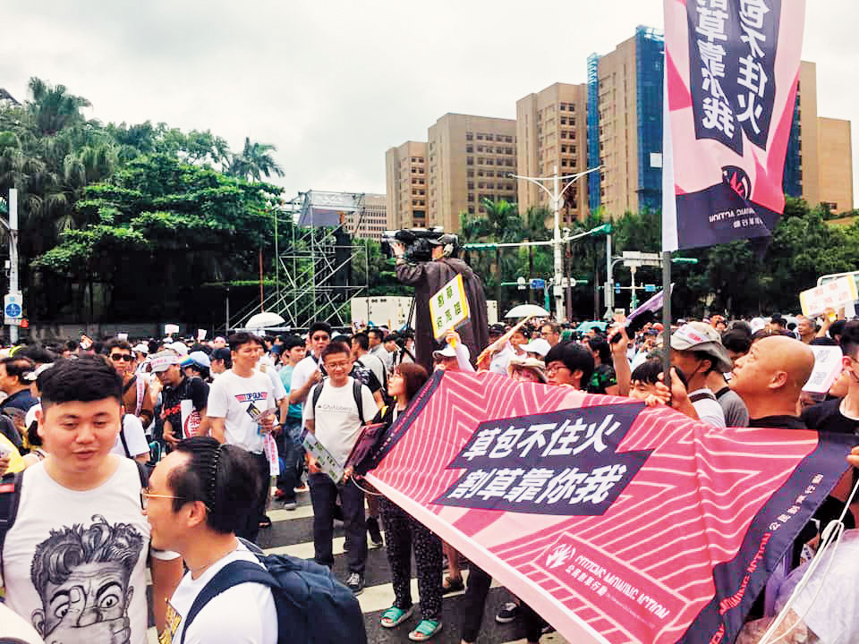 韓國瑜若當選總統，白色聯盟主張必須依比例返還選舉補助款。（翻攝公民割草行動臉書）