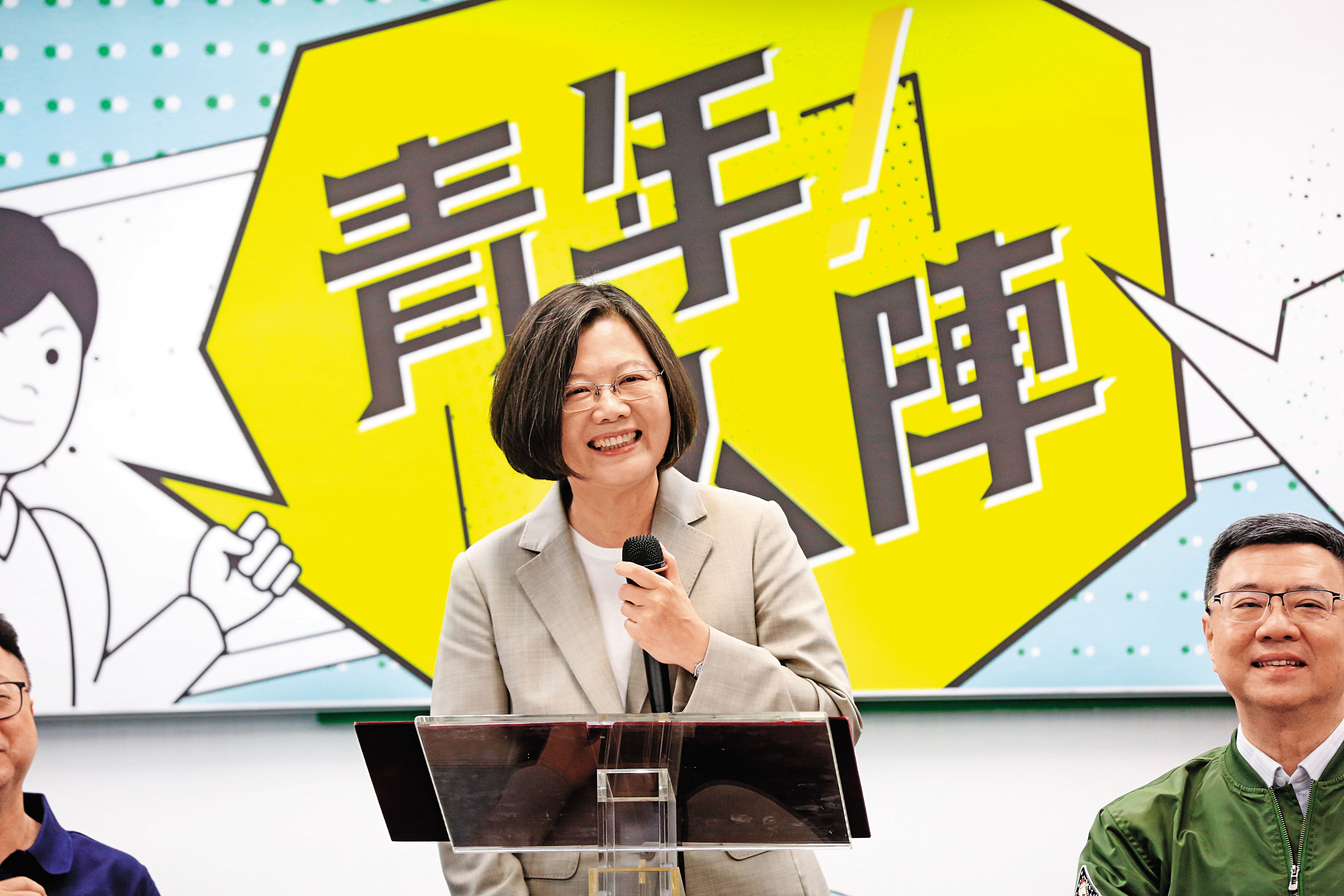 蔡英文經歷初選對手賴清德的強力挑戰，她與社會大眾之間的互動模式，出現判若2人的轉變。