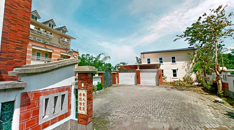 高雄市長韓國瑜妻子李佳芬在雲林古坑擁有的豪宅是農舍，有部分是違建加蓋。（取自Google地圖）