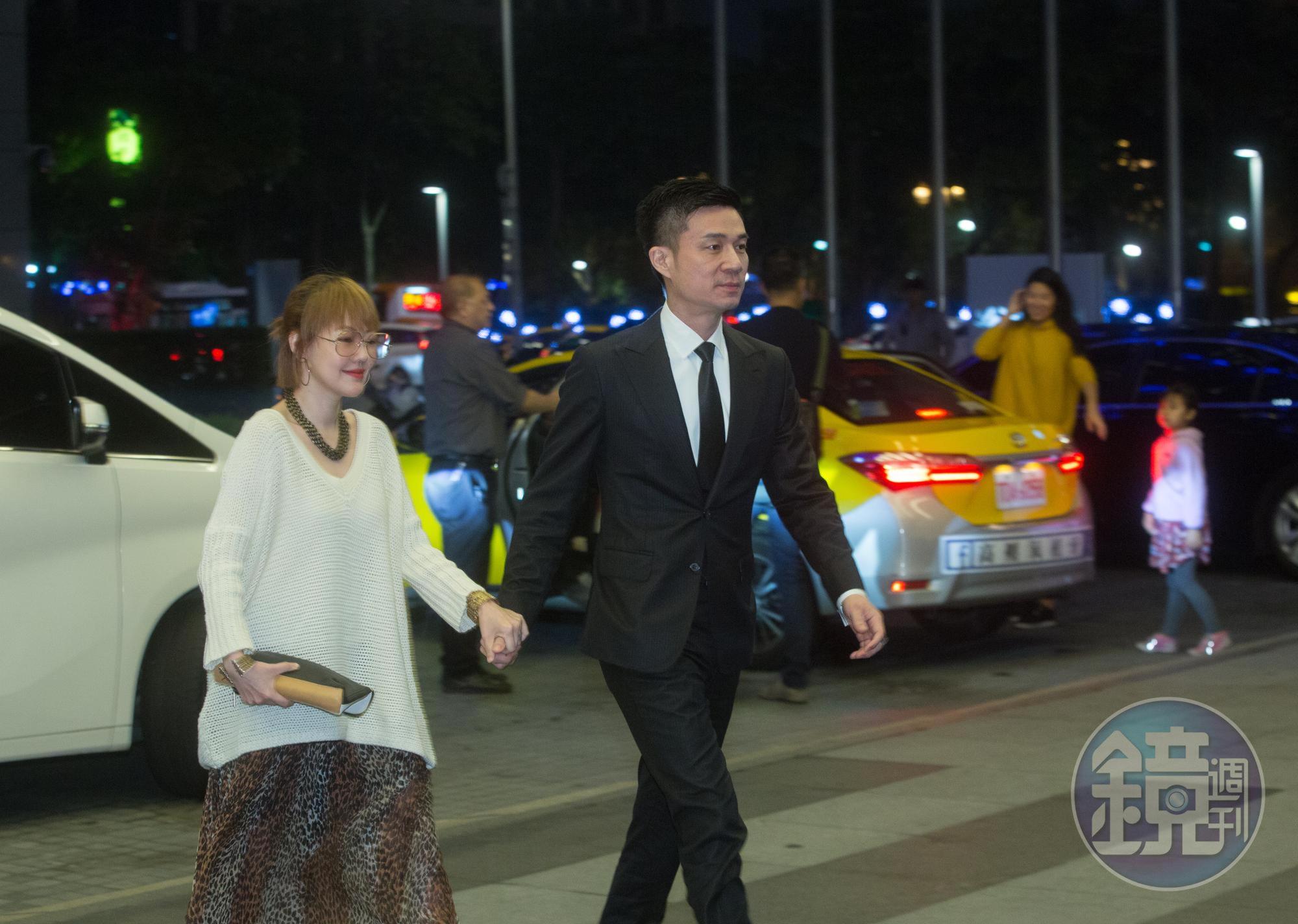 小S跟許雅鈞度過最大的家暴謠言及胖達人風暴,夫妻形象在檯面上依舊無懈可擊。