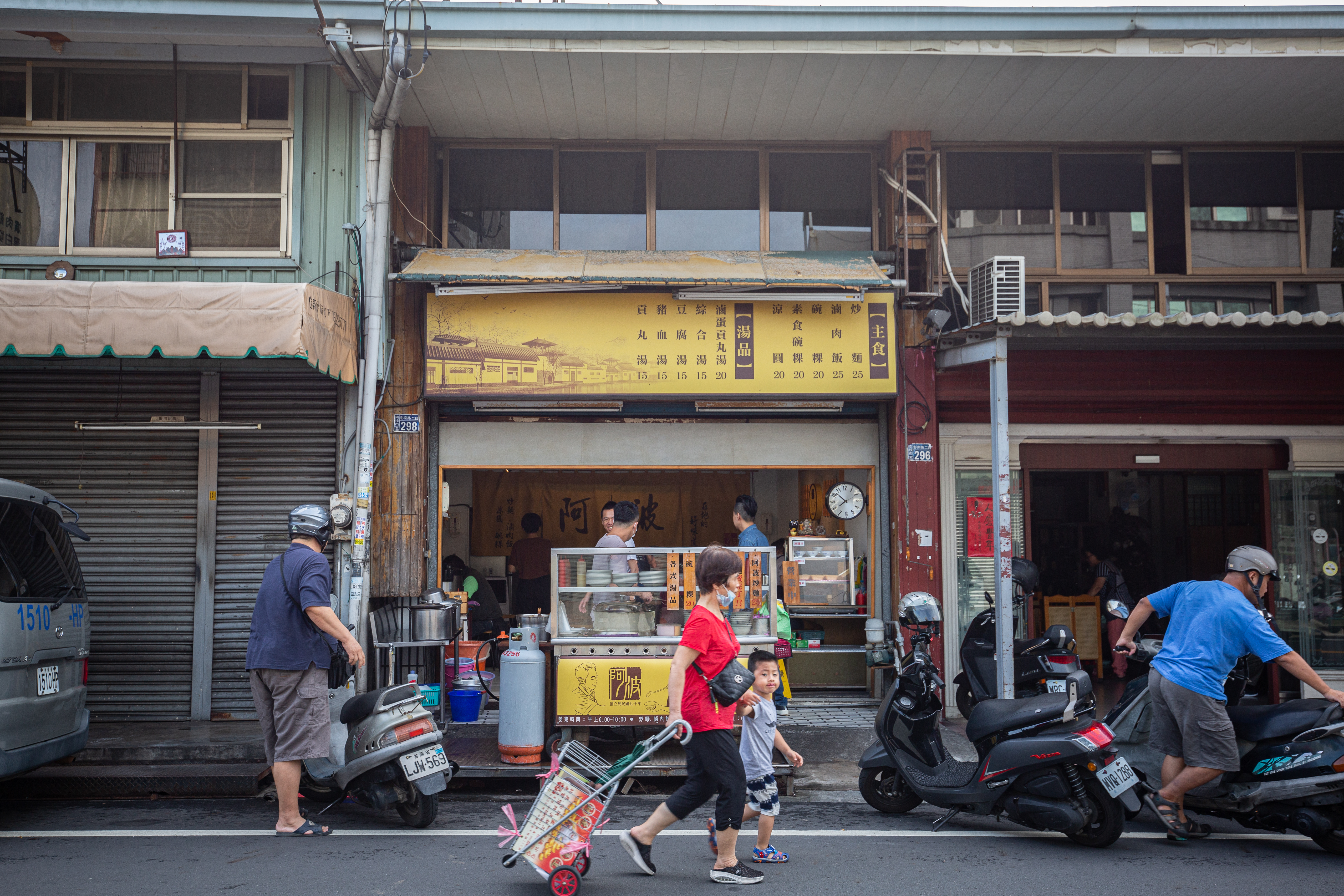 從小攤子到有店面，阿波早點屹立38年。