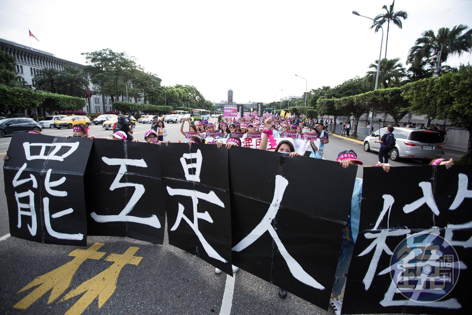對於郭芷嫣涉「霸凌」風波,486先生在臉書po文怒轟,「這人腦袋是在想什麼?」