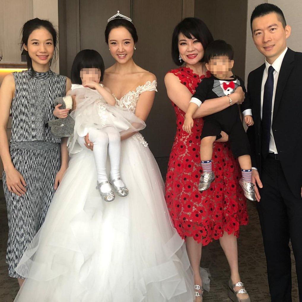 鄭舒秦也主動秀出兒女當朋友花童的初體驗影片。(翻攝自Annie Jeng 鄭舒秦IG)