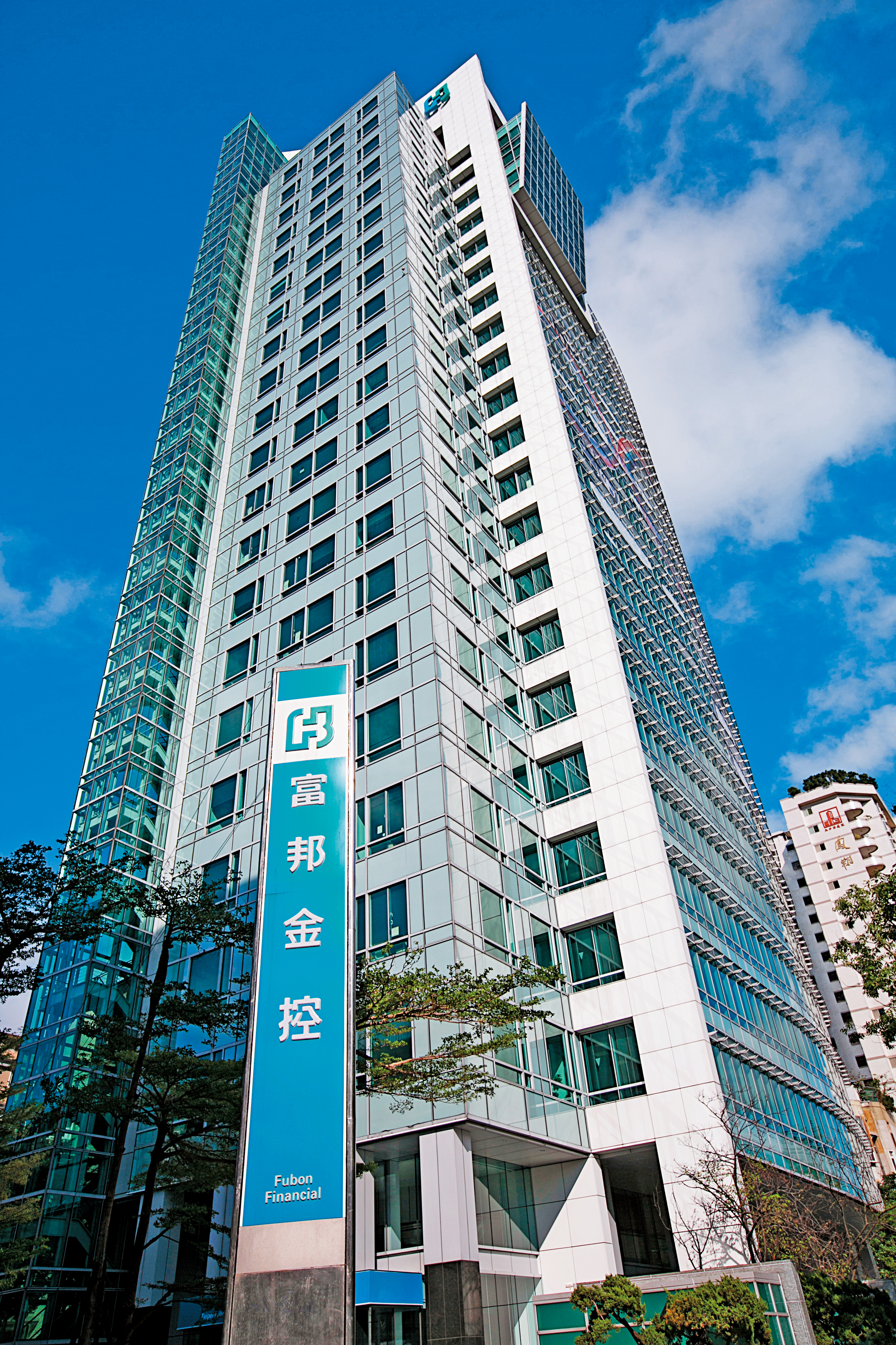 富邦金是國內金控獲利王，也是富邦集團的另一重點事業。