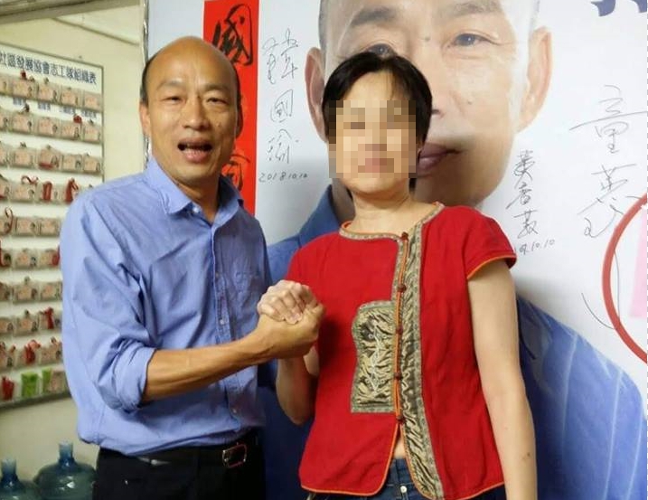 楊姓韓粉因對煎餅店大罵「去死」，一戰成名。（翻攝臉書）