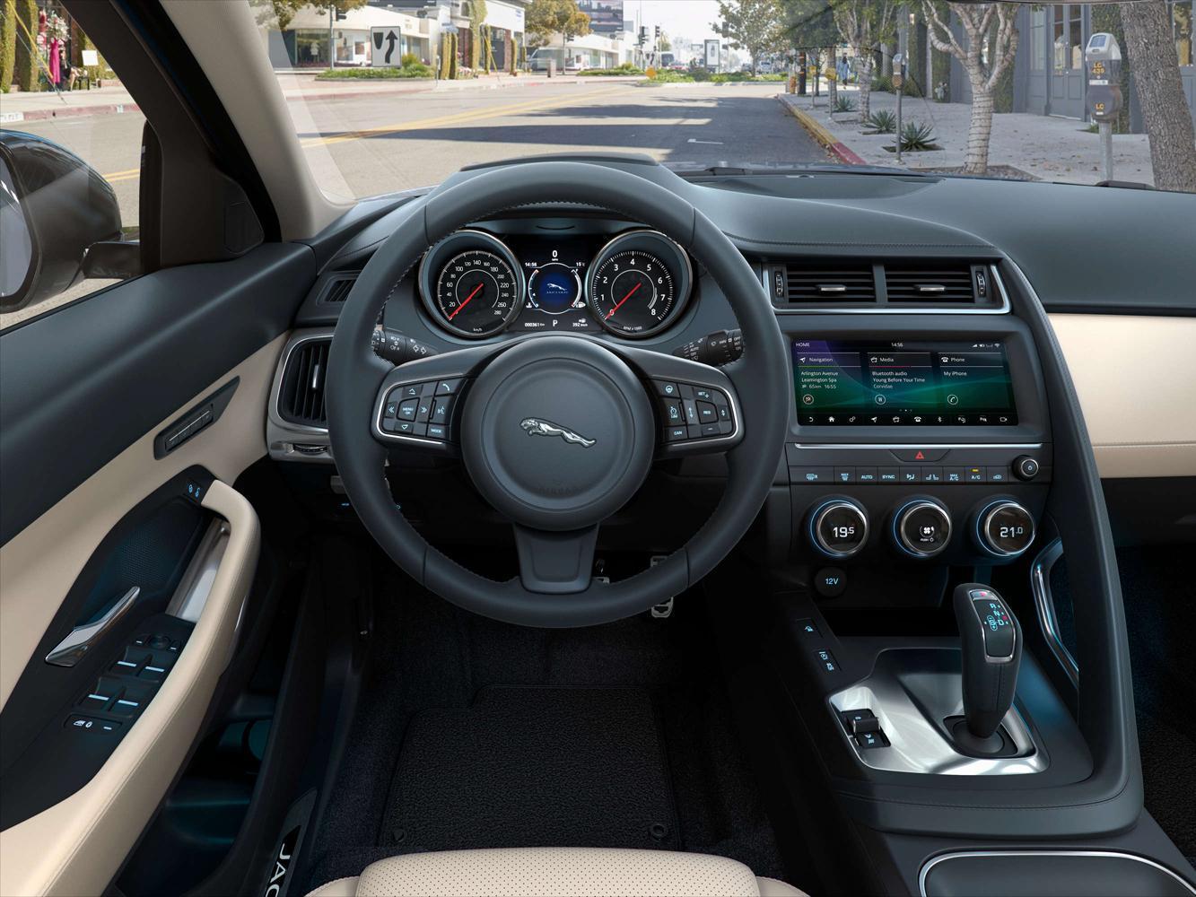 全新19年式New Jaguar E-PACE全車系升級標配智慧主動安全防護系統。