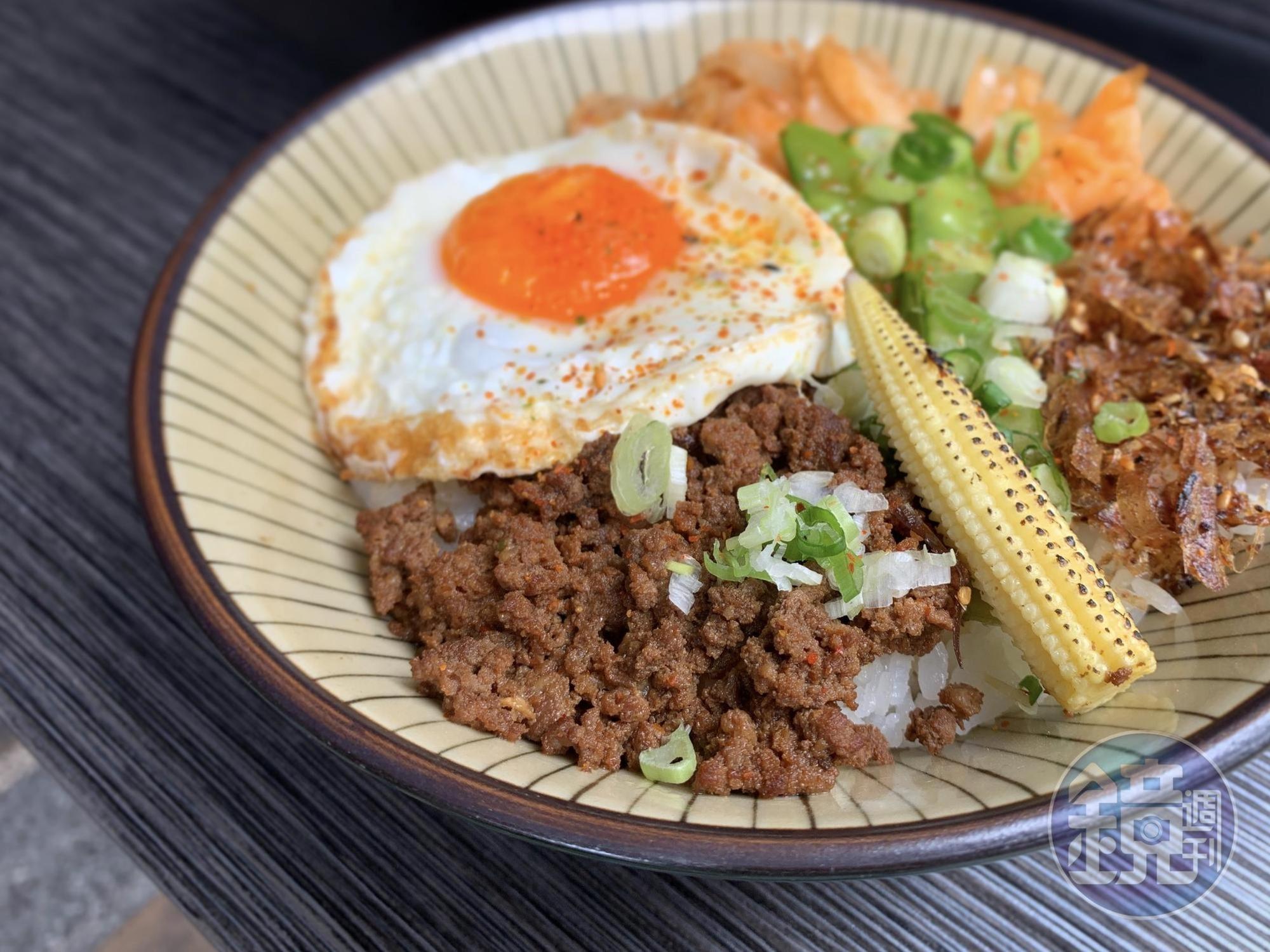 「玖牛餓虎」推出只要百元的「招牌和牛滷肉飯」,讓客人用平價消費,卻有高級的味蕾享受。