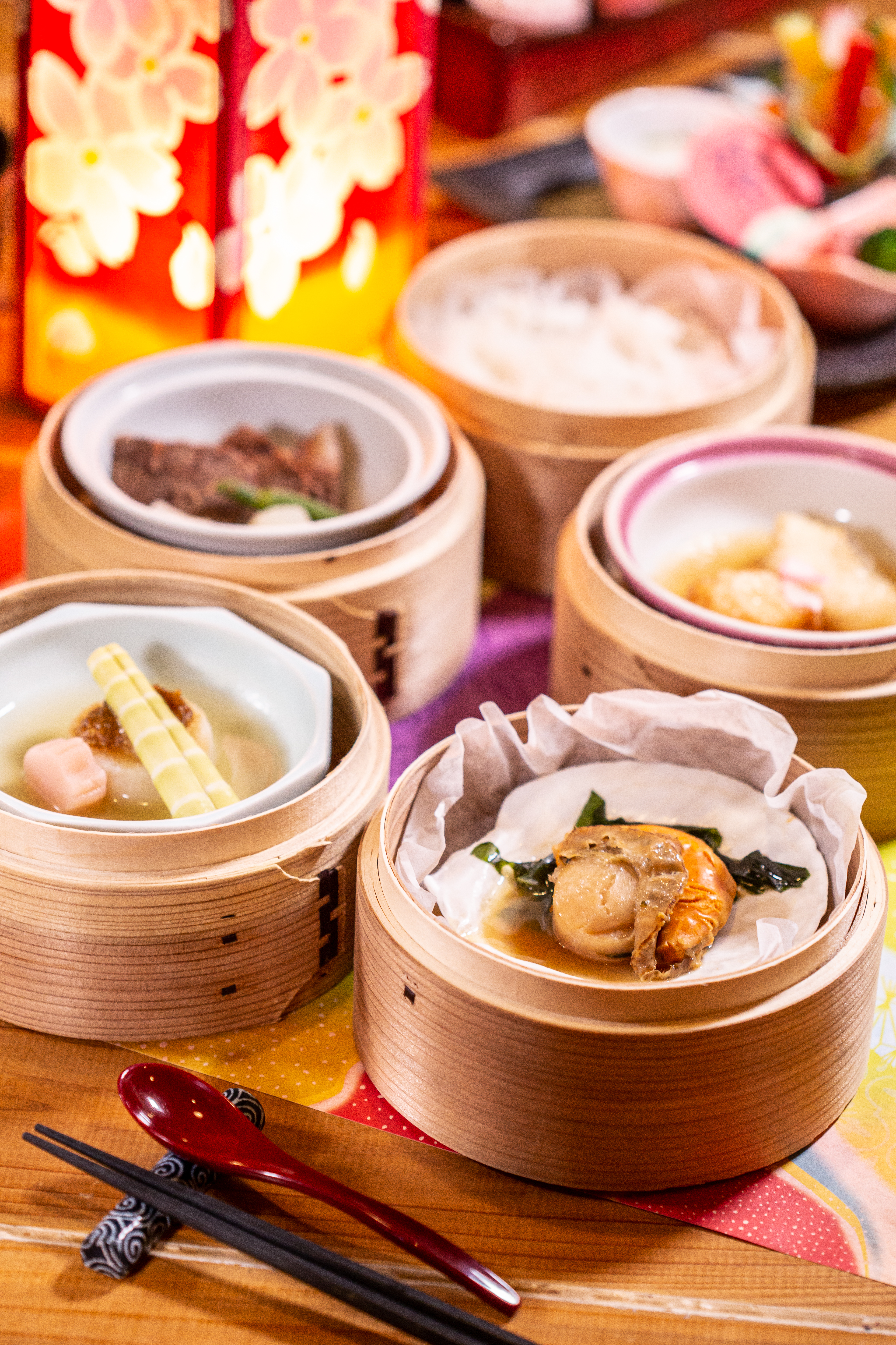 蒸籠料理是恬淡有味的海陸綜合大餐。