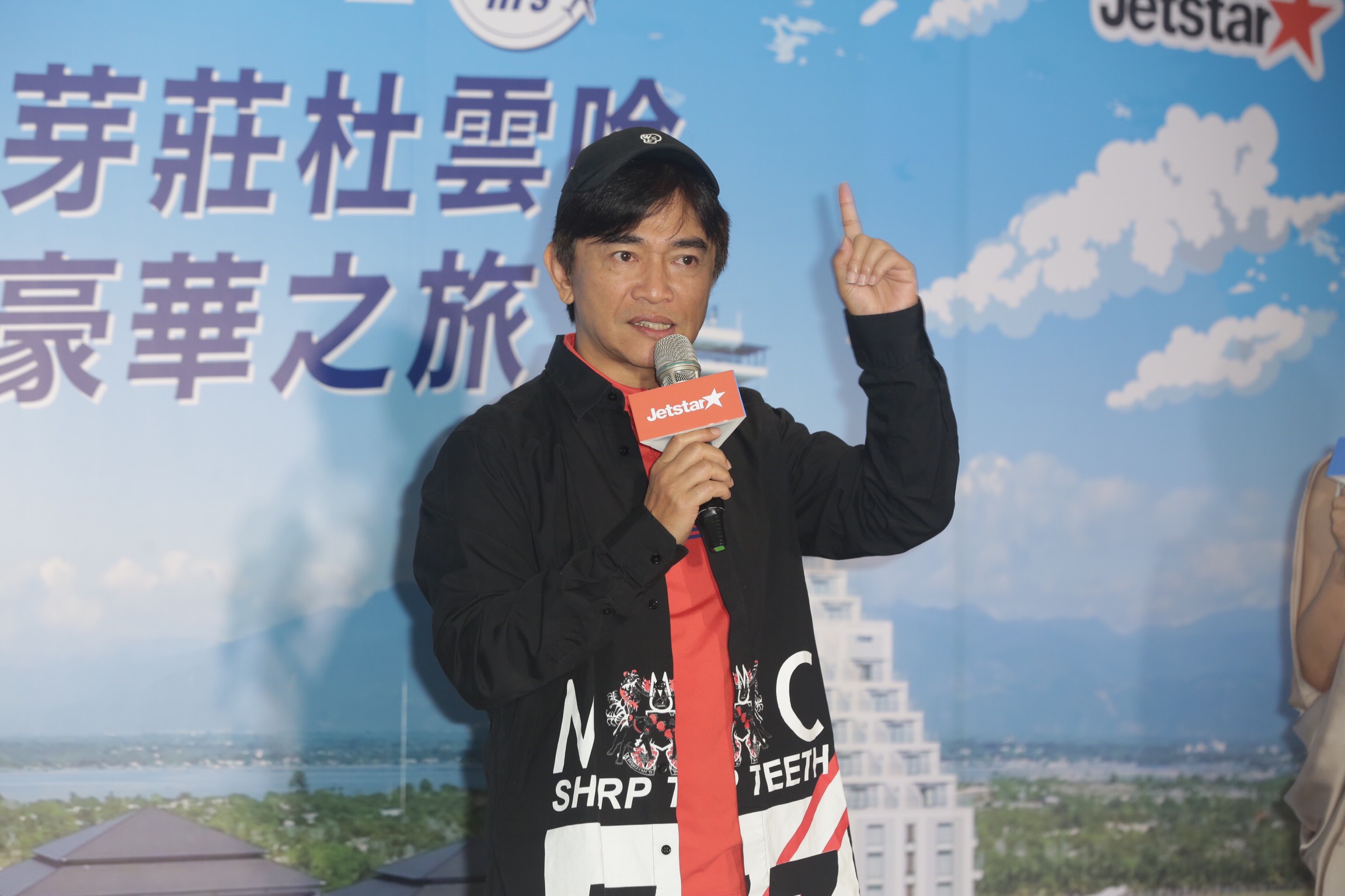 吳宗憲被館長戴紅帽自稱「動怒不動氣」。