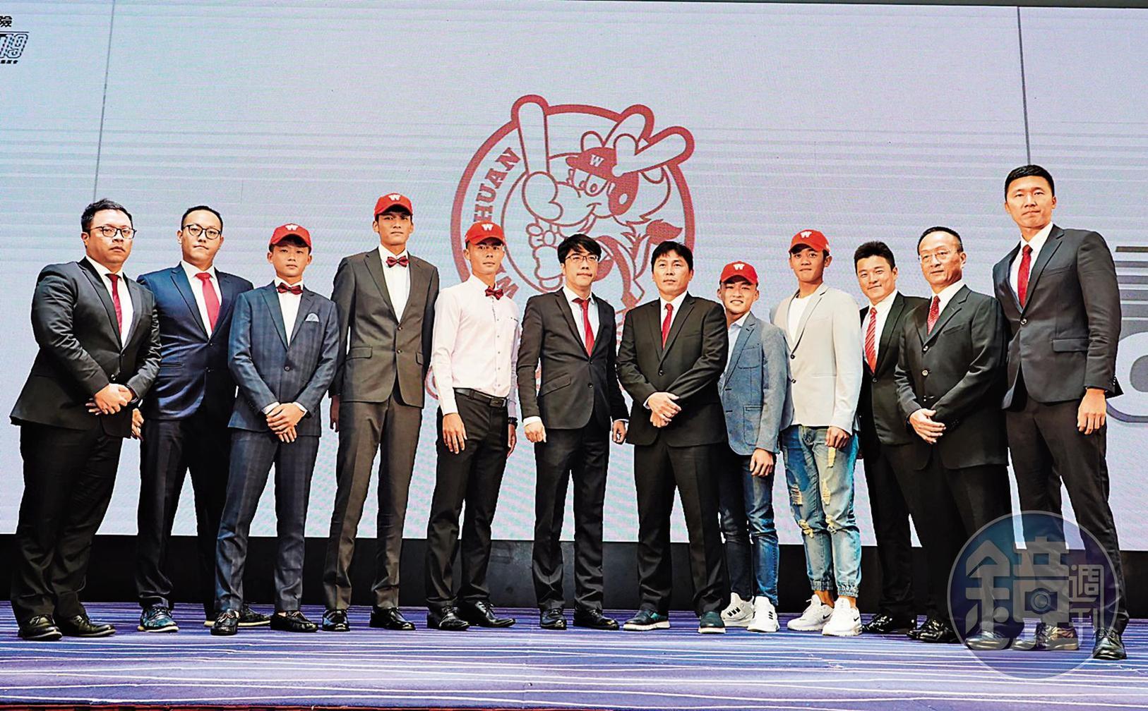 味全龍睽違20年重新參與7月1日舉行的選秀會,球團布局則以野手為主,打造最中職年輕的陣容。