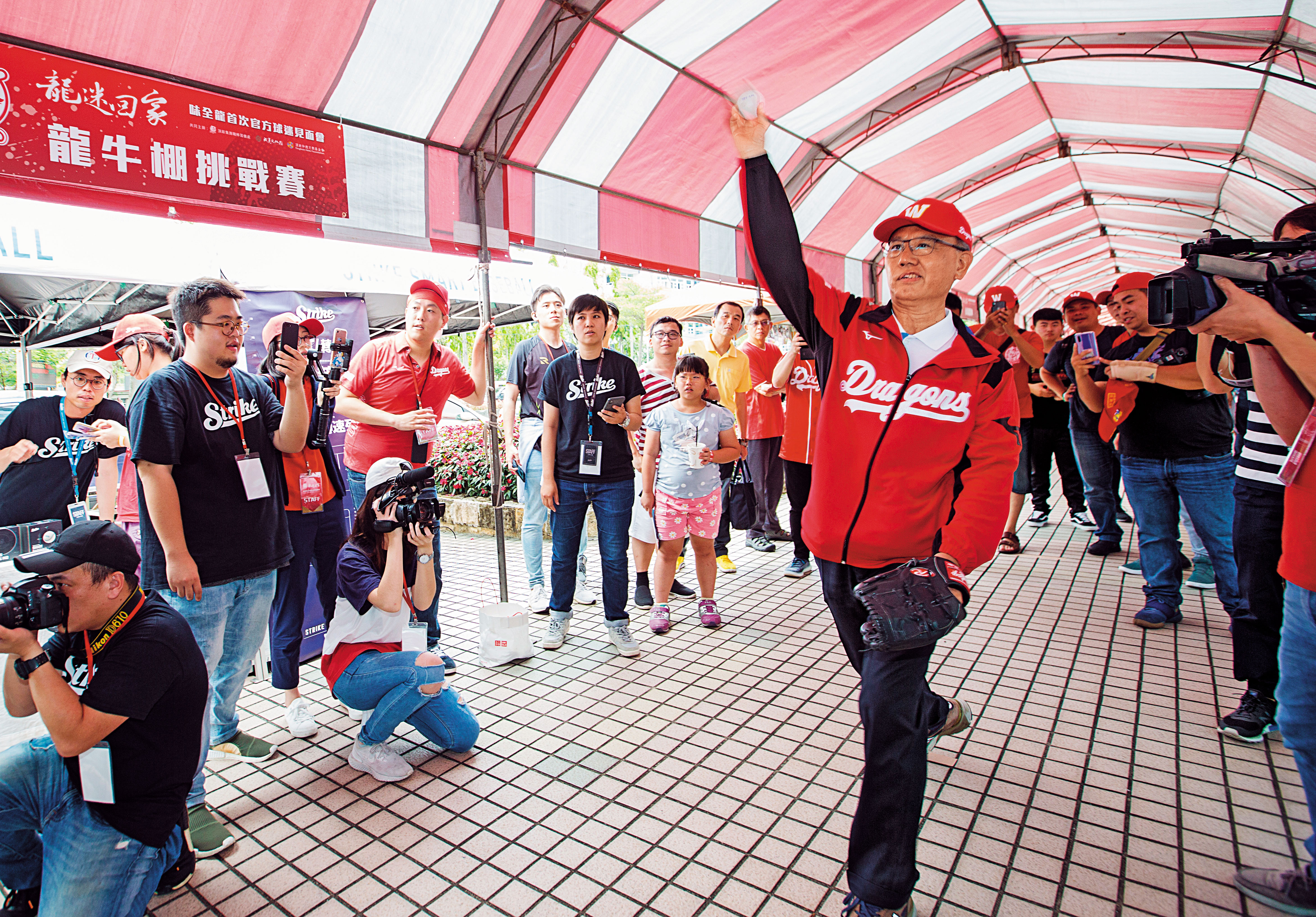 魏應充號召龍迷回家,預定8月17日在雲林斗六球場開訓,並舉行球迷同樂會。