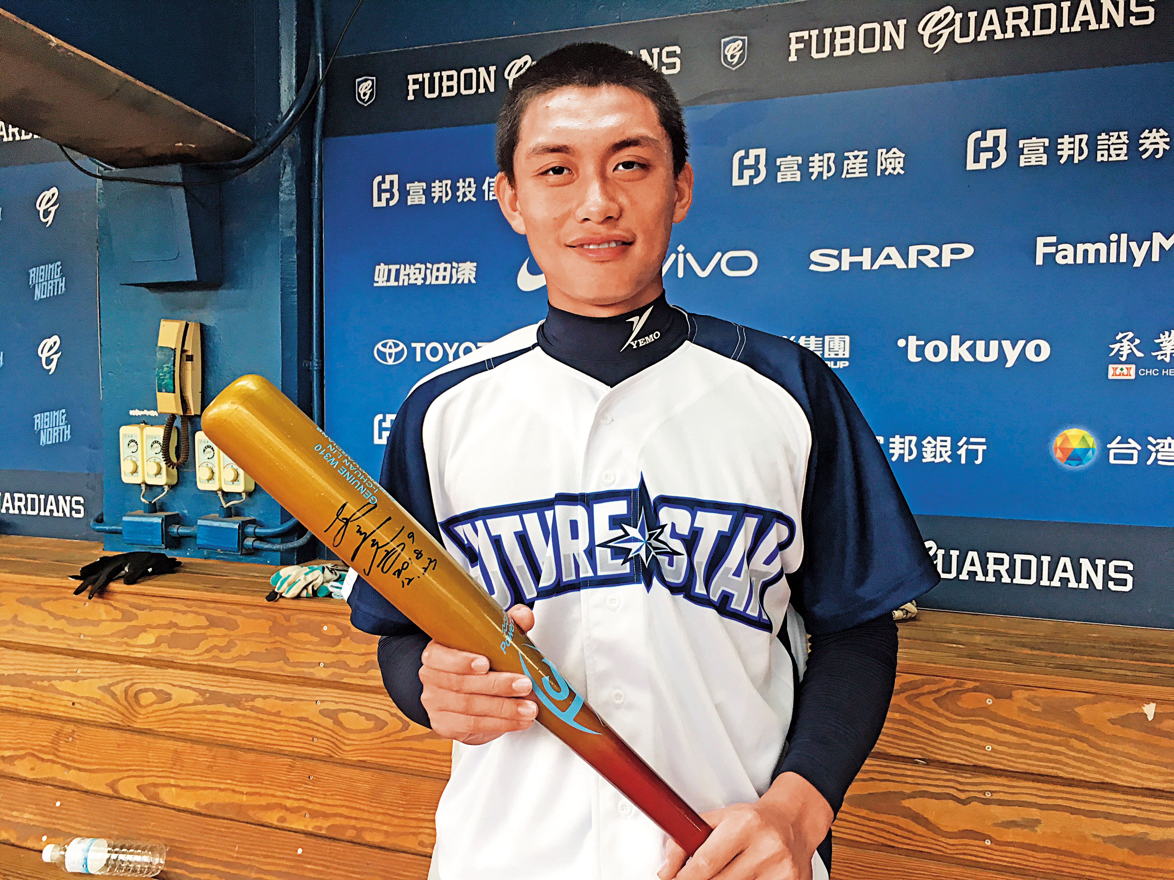 有「小張泰山」之稱的味全選秀狀元劉基鴻,打擊能力被各方看好,味全龍有意培養成看板球星。(聯合知識庫)