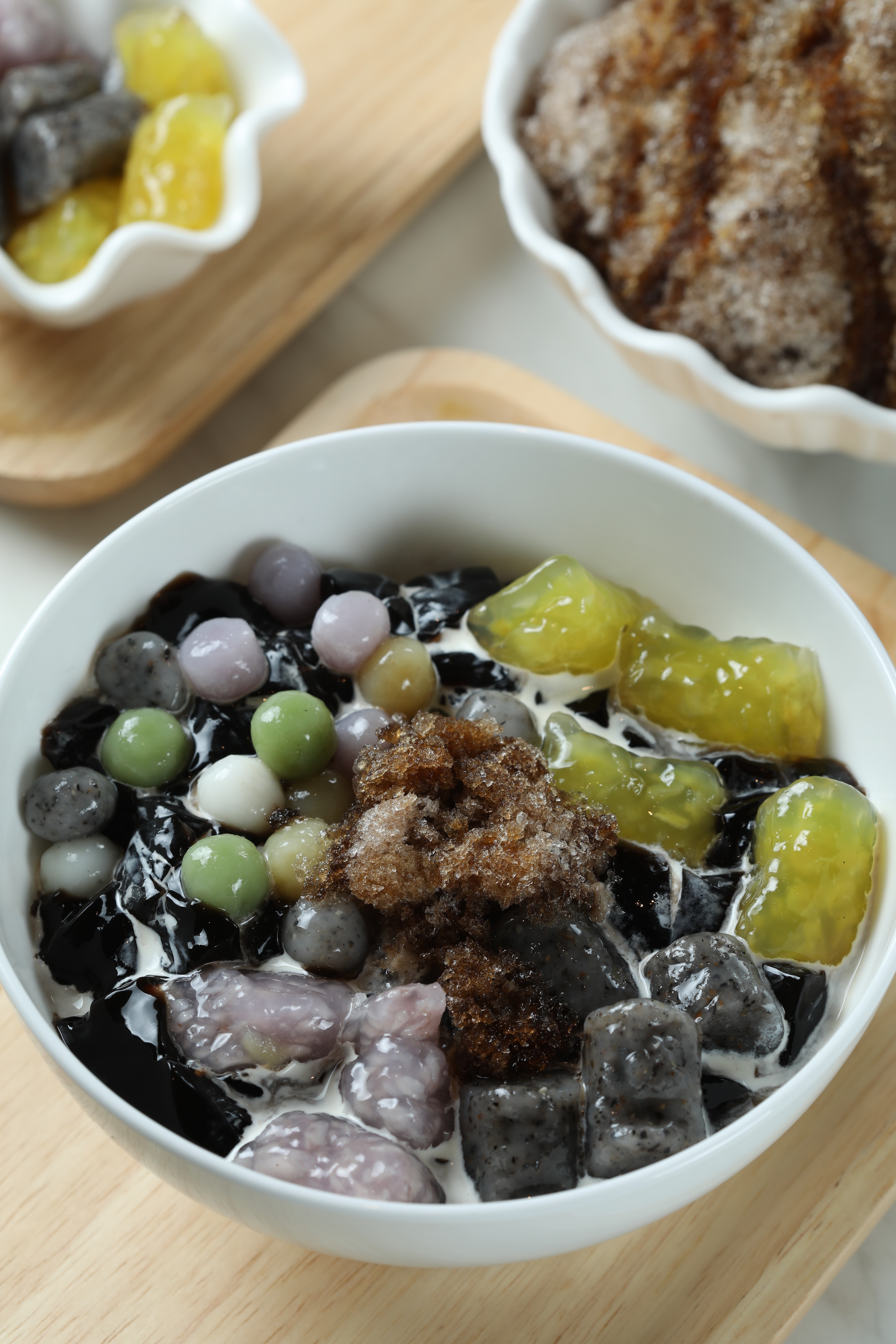 「招牌圓嫩仙草」以自製圓類搭配仙草冰沙和嫩仙草，食欲不振的天氣一碗抵一餐。（70元／碗）