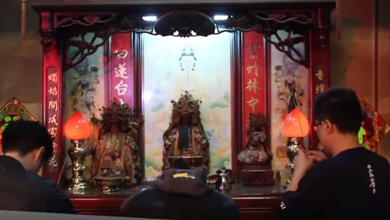 位於雲林縣虎尾鎮的霹靂布袋戲總部，供奉的西秦王爺神像。（翻攝自木曜4超玩YouTube）