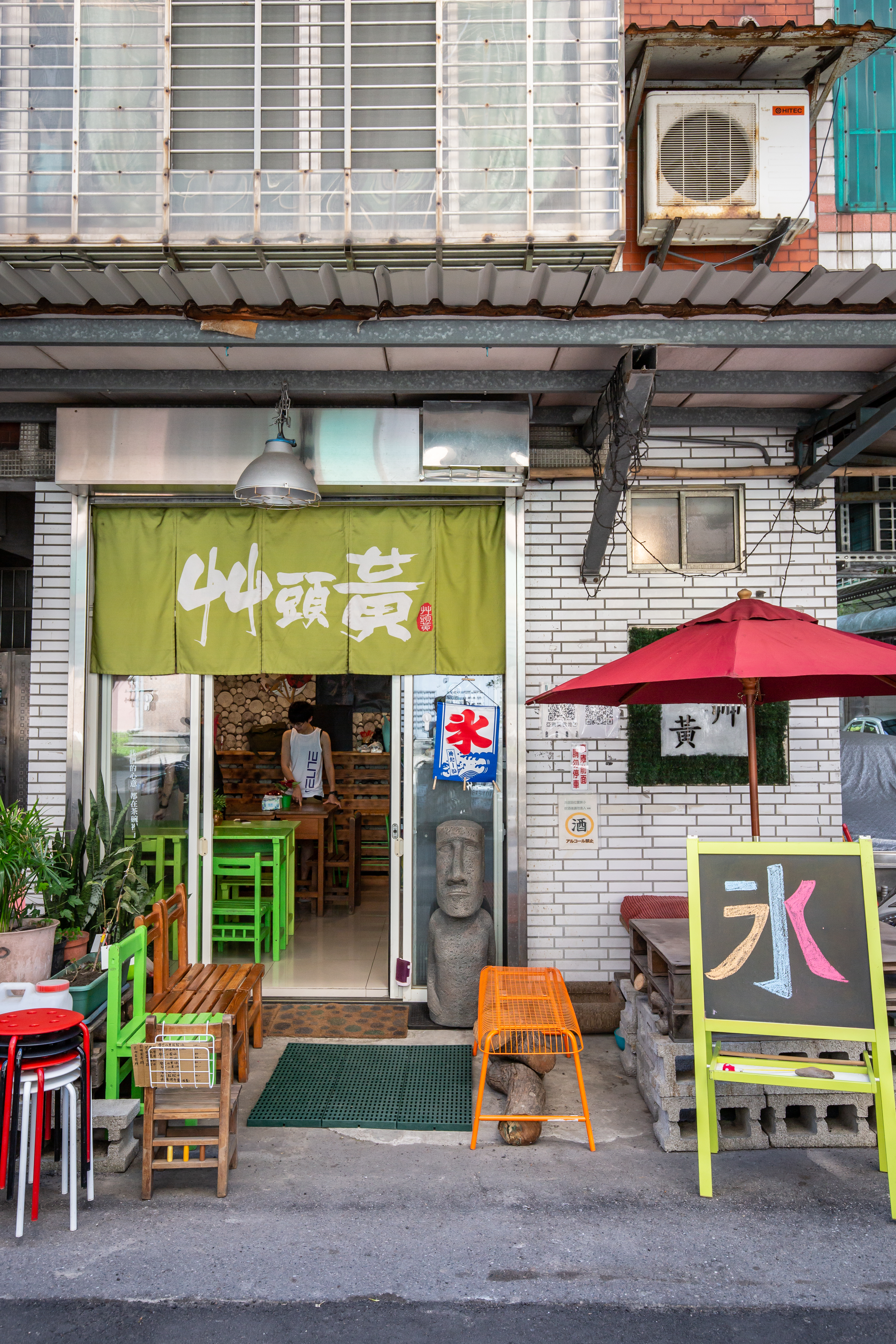 「艸頭黃」藏身傳統市場邊的巷內，卻默默做出好口碑。