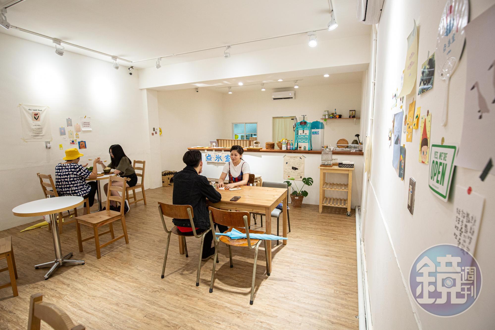 簡約店內座位不多,吃冰沒有人擠人的壓迫感。