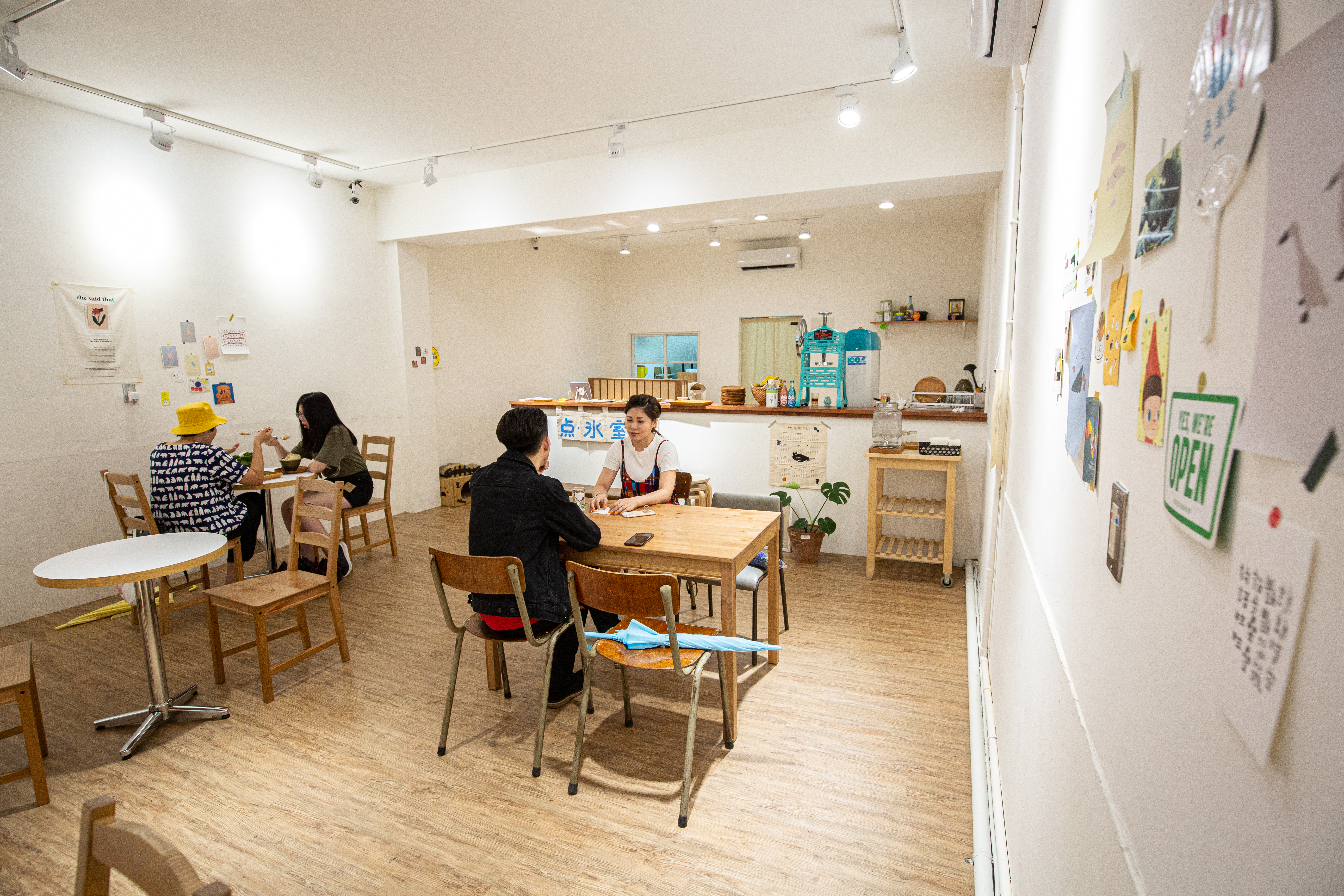 簡約店內座位不多,吃冰沒有人擠人的壓迫感。