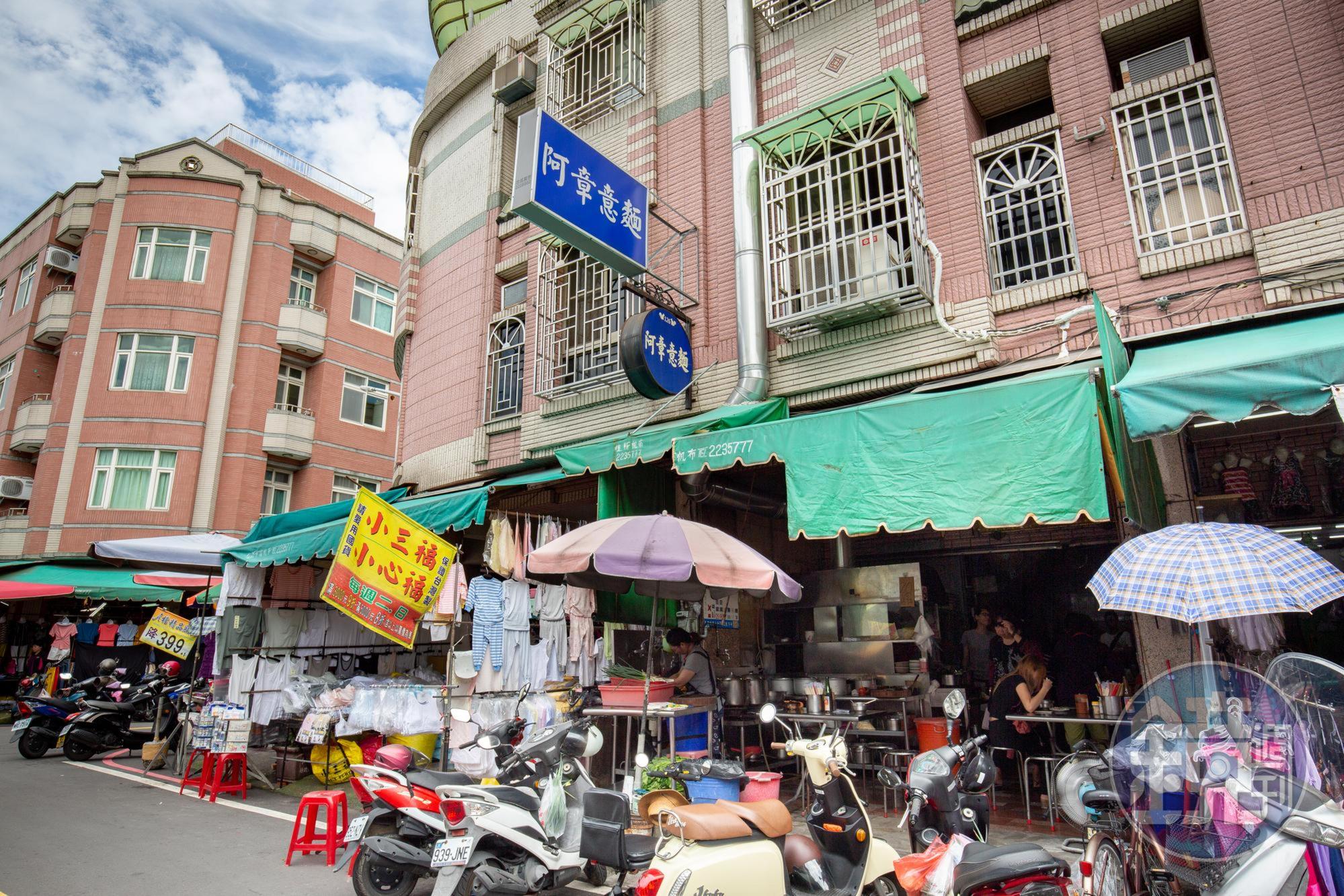 隱身民權街市場的阿章意麵，屹立50年。