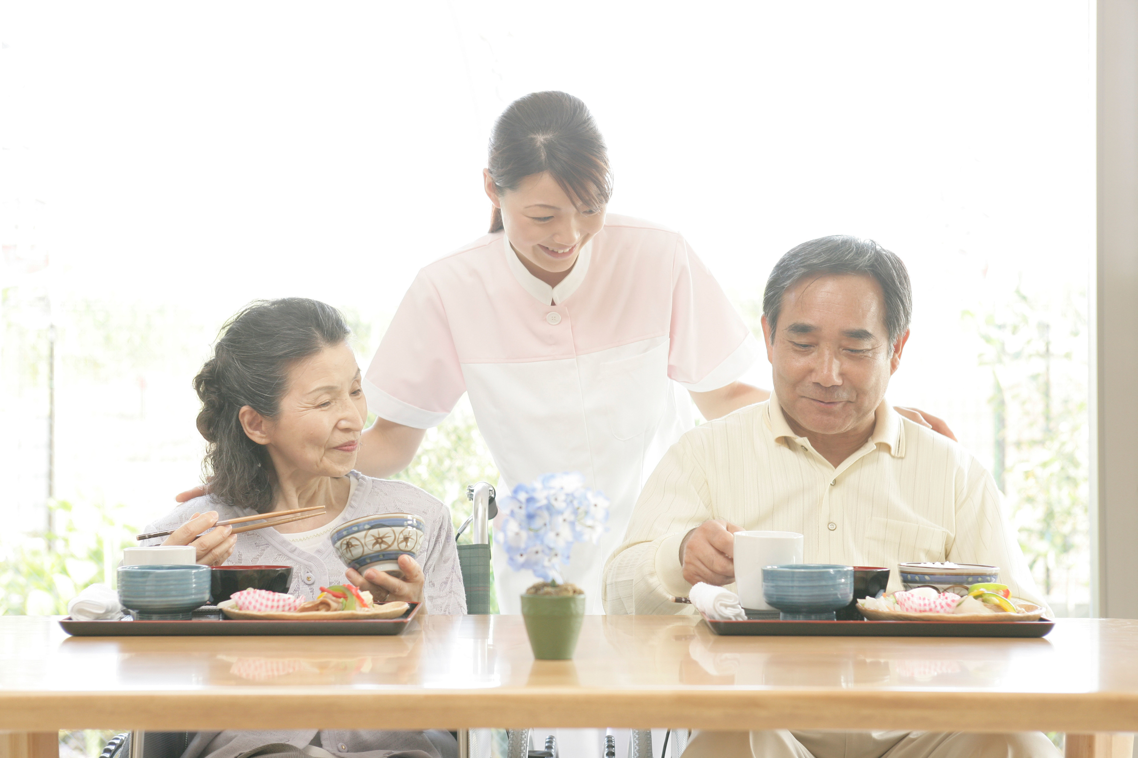 看護人手不足，是高齡化社會亟待解決的課題。（東方IC）