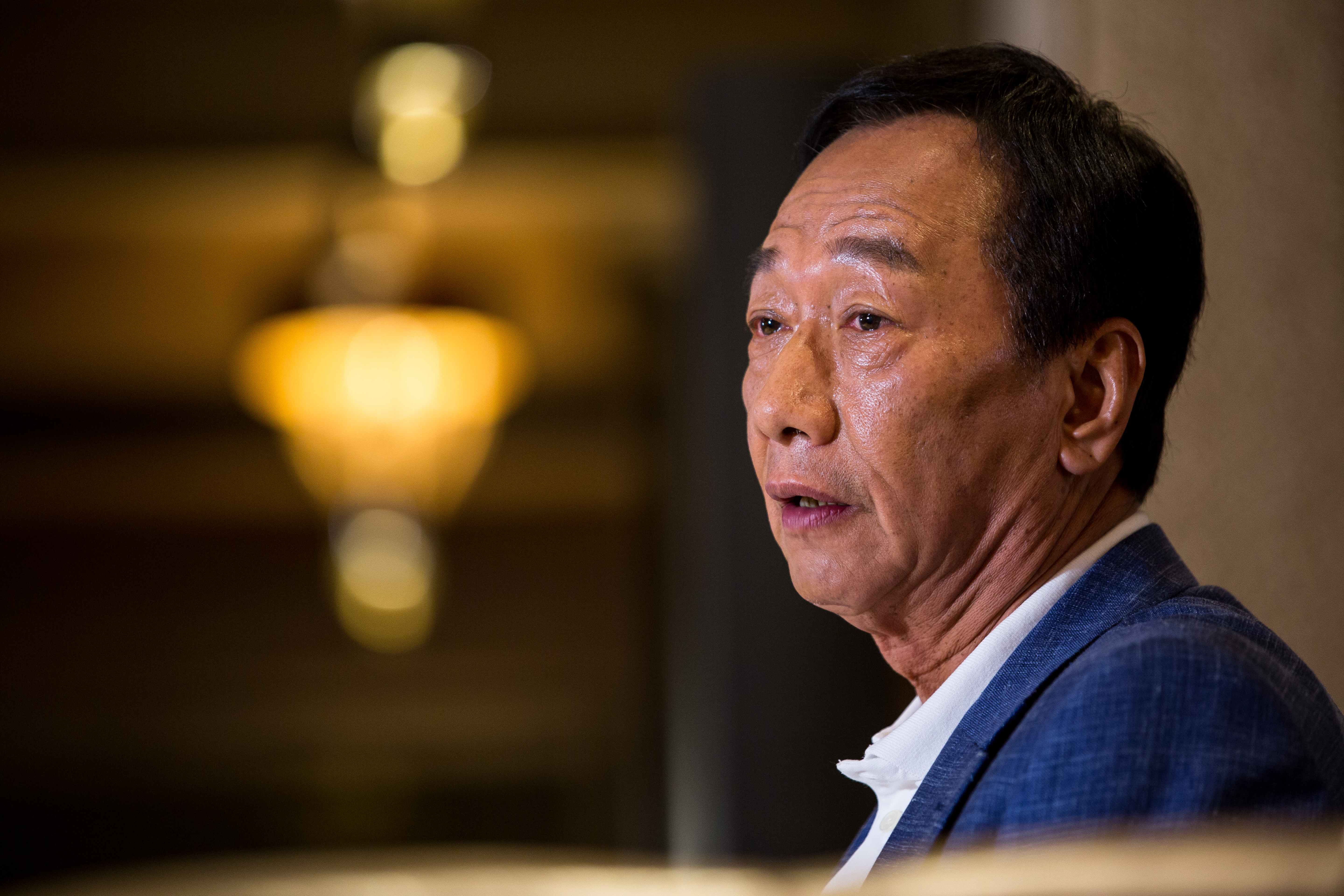 談及過去打拚的經歷到如今參選總統，郭台銘一度激動落淚。