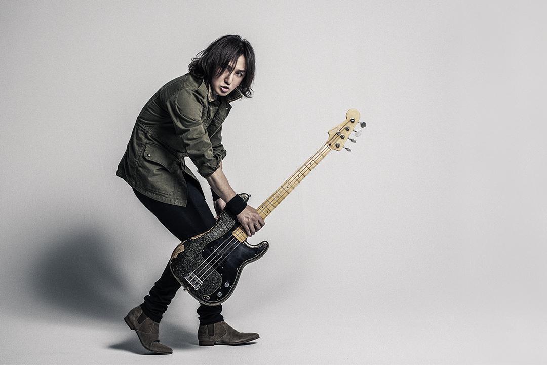 日本視覺系樂團LUNA SEA貝斯手J代言Fender樂器,直言愛不釋手。(Fender提供)