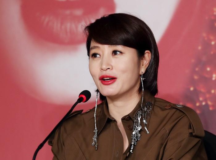 韓國影后金憓秀的母親傳出向周遭友人借錢，欠下高達台幣3700萬元的債務。（翻攝自韓聯社）