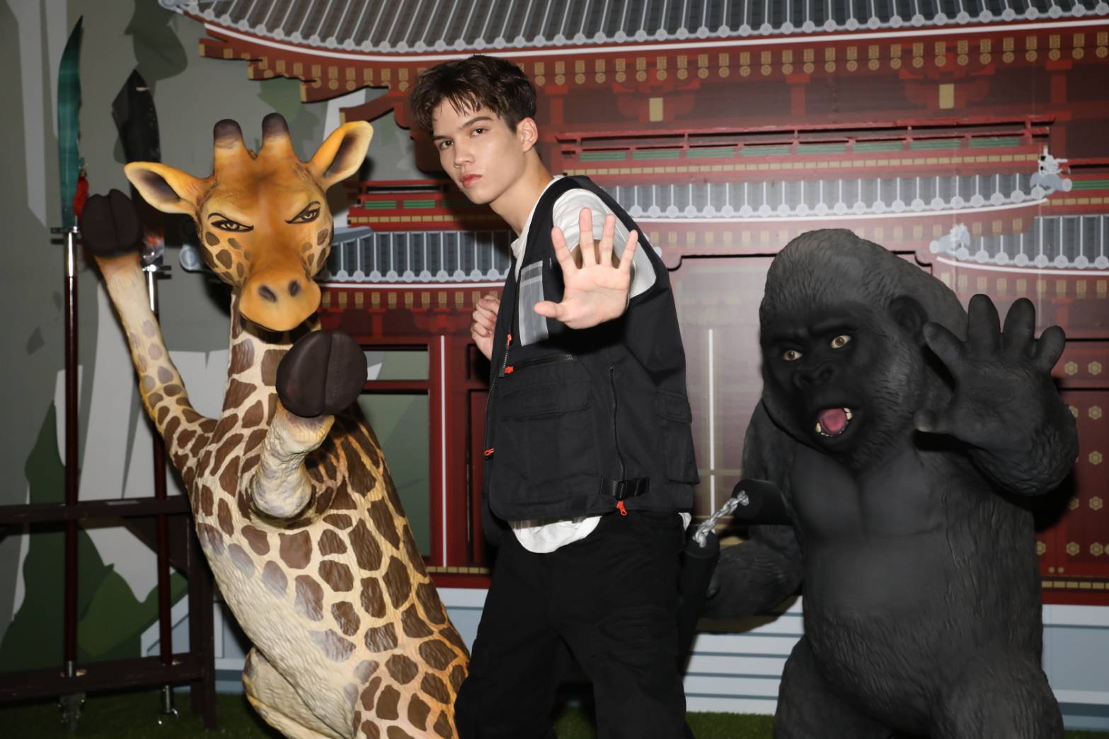 派偉俊今天現身「動物也瘋狂朝隈俊男のAnimal Life」特展看展,瞬間化身粉絲。(寬宏藝術)