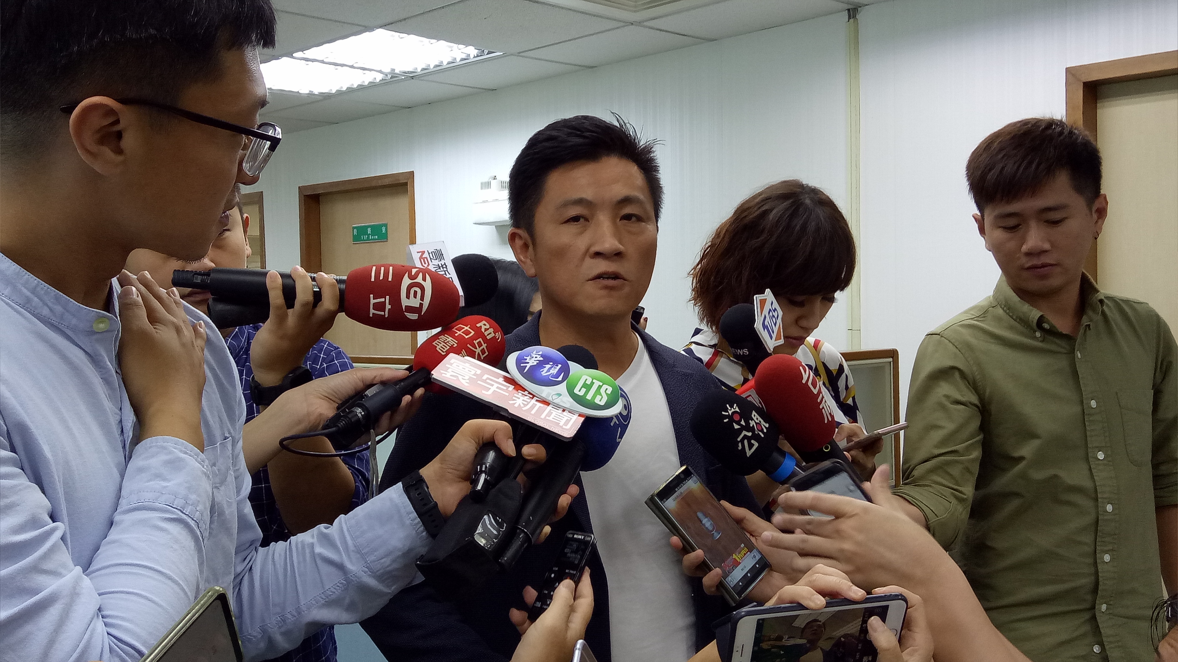 民進黨中執委鄭宏輝今被民進黨中執會通過徵召參選新竹市立委。