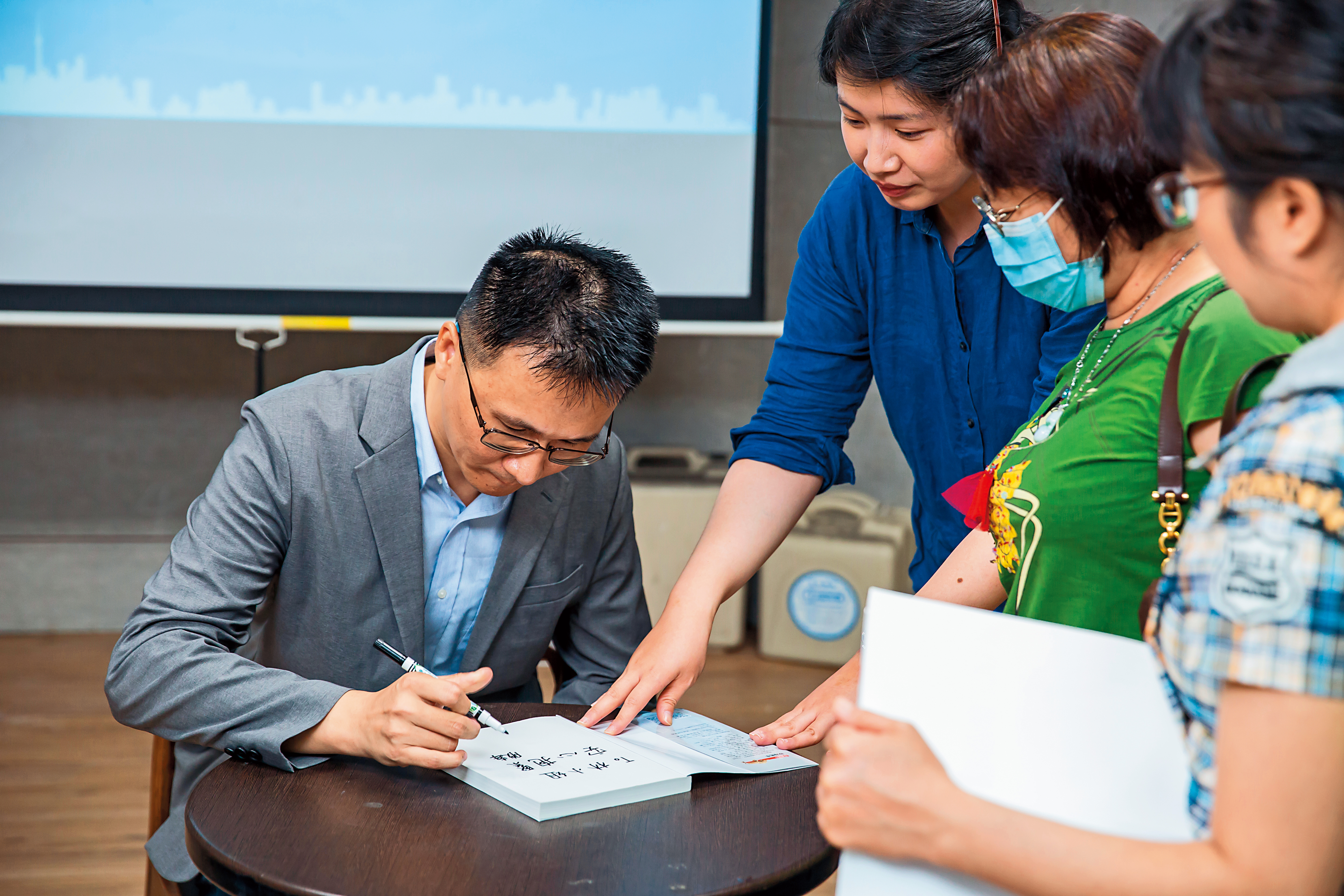股海老牛表示，買ETF是長期投資！股價很重要，但也沒那麼重要。