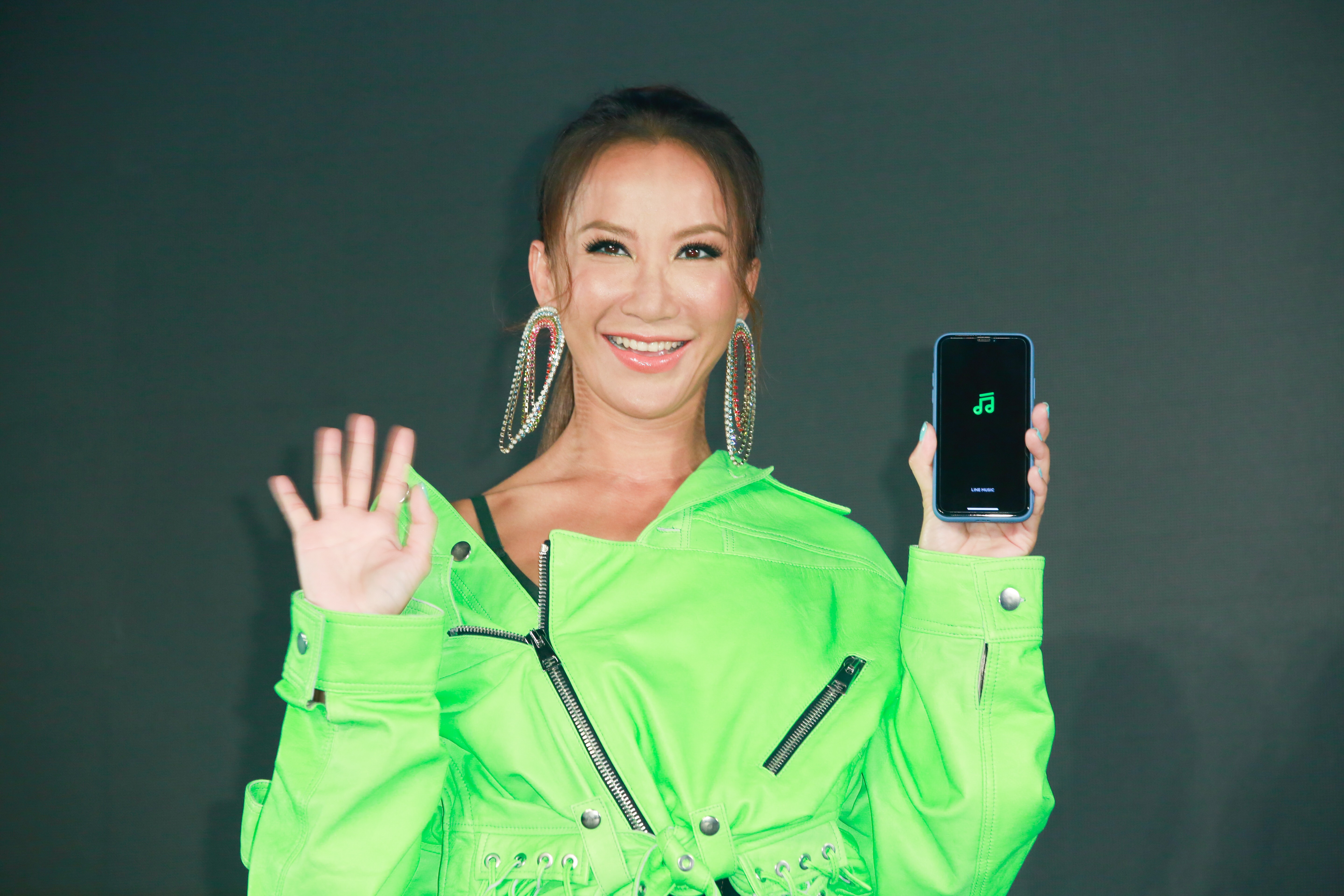 CoCo李玟為LINE MUSIC代言，以一身古銅膚色現身。