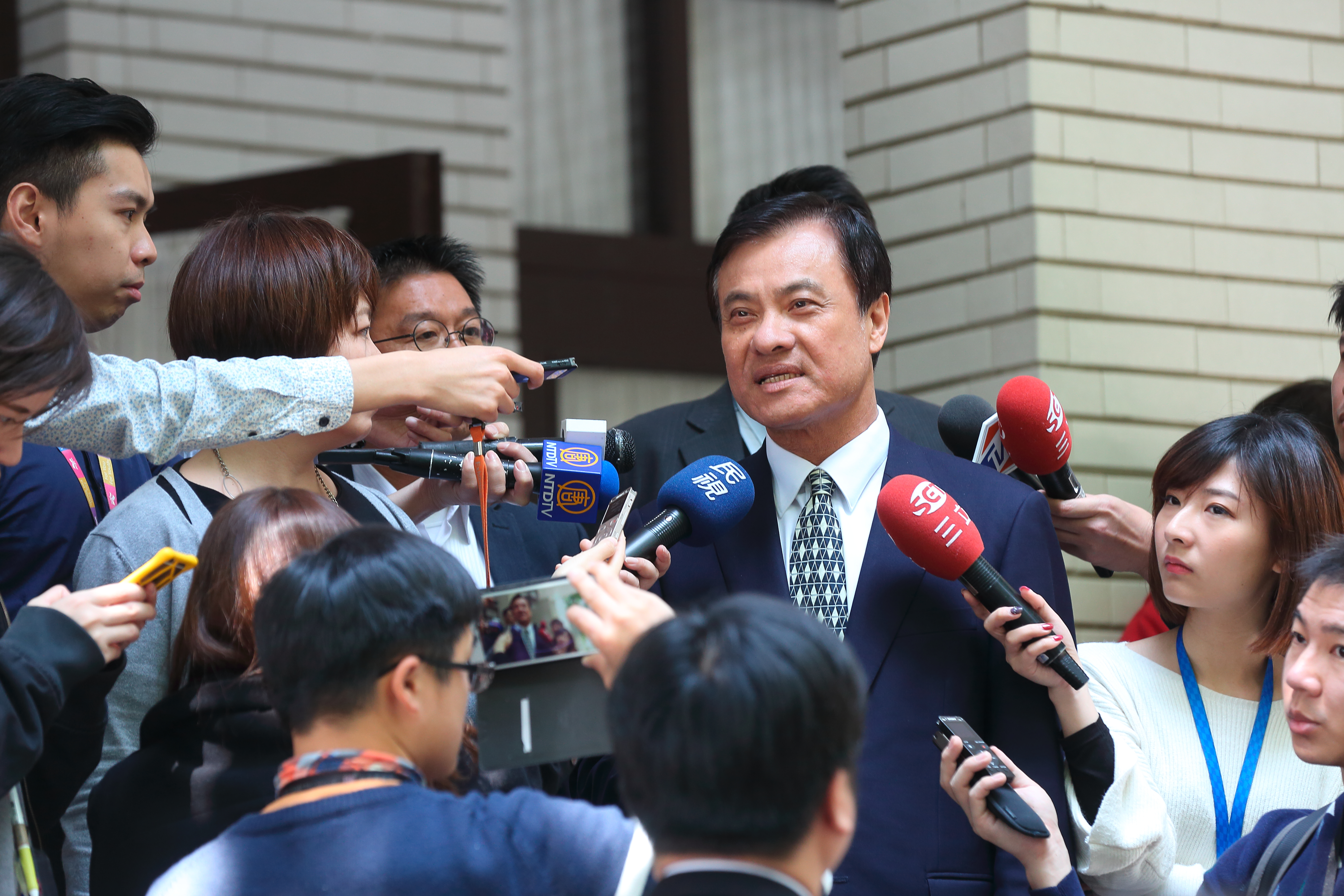 蘇嘉全今晚發出聲明指出，已向總統蔡英文當面表達不爭取下屆不分區立委提名。