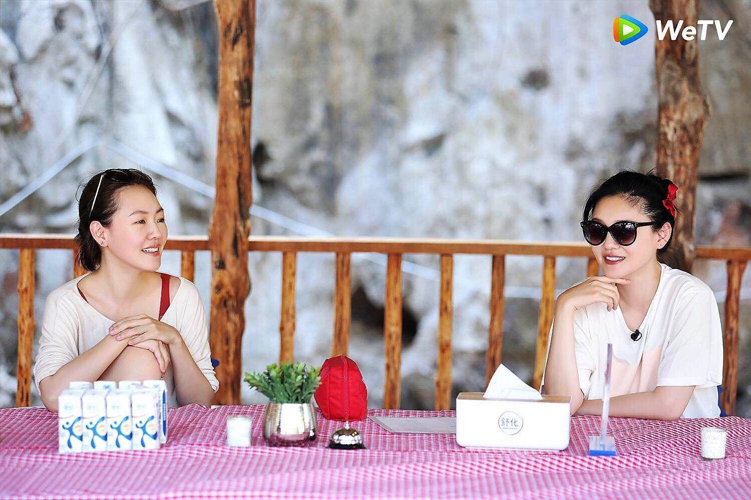 小S（左）再次點評林志玲，自認可以媲美志玲姊姊。（WeTV提供
