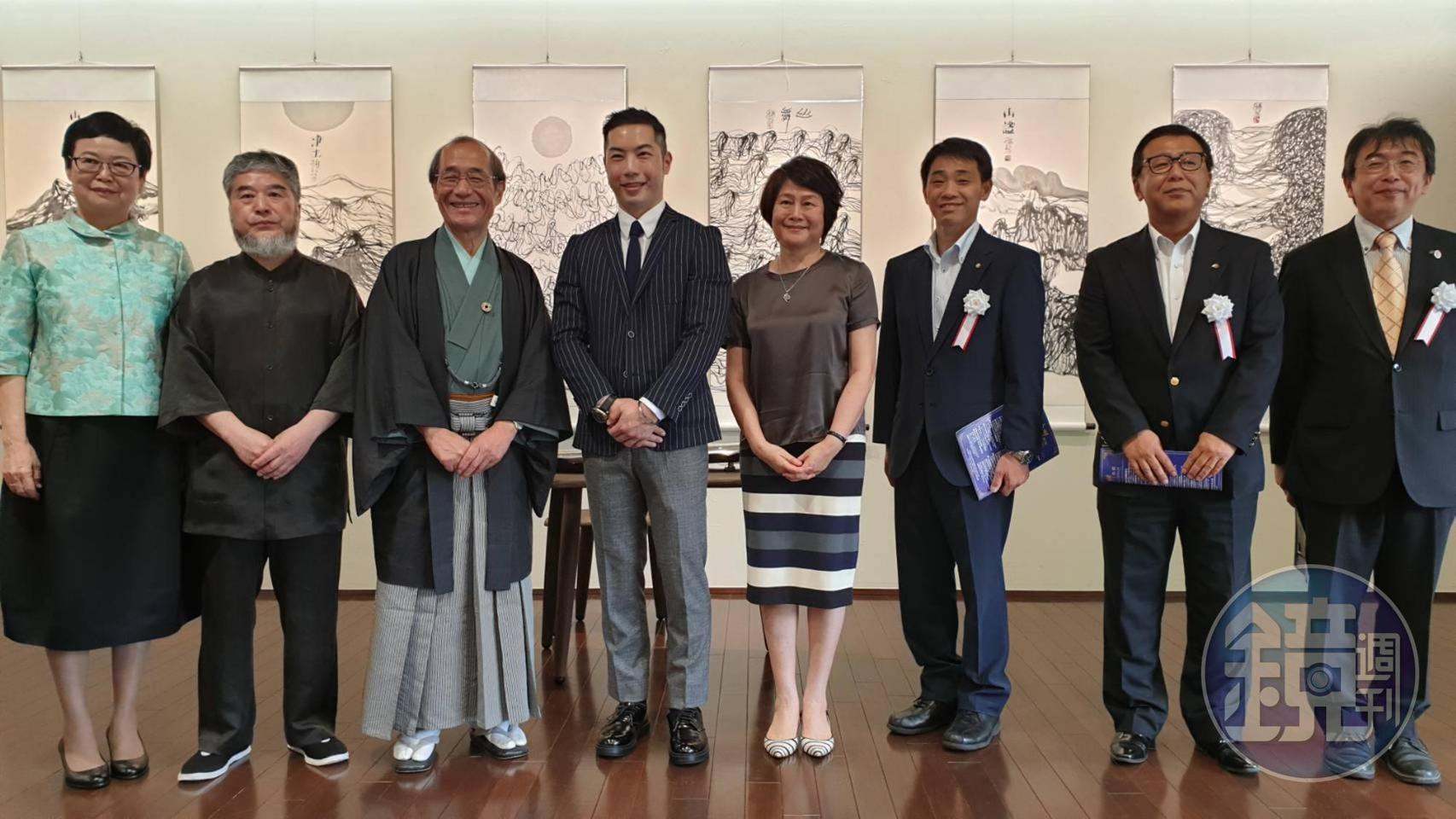 台灣有藝術中心前進日本辦展,與會貴賓有前故宮院長馮明珠、大陸畫家樊洲、京都市長門川大作、寶吉祥藝術中心經理顏麒生、前故宮院長林曼麗、公民黨議員國本有利、京都文化部長古川博規、京都文化部副部長森本隆浩等人。