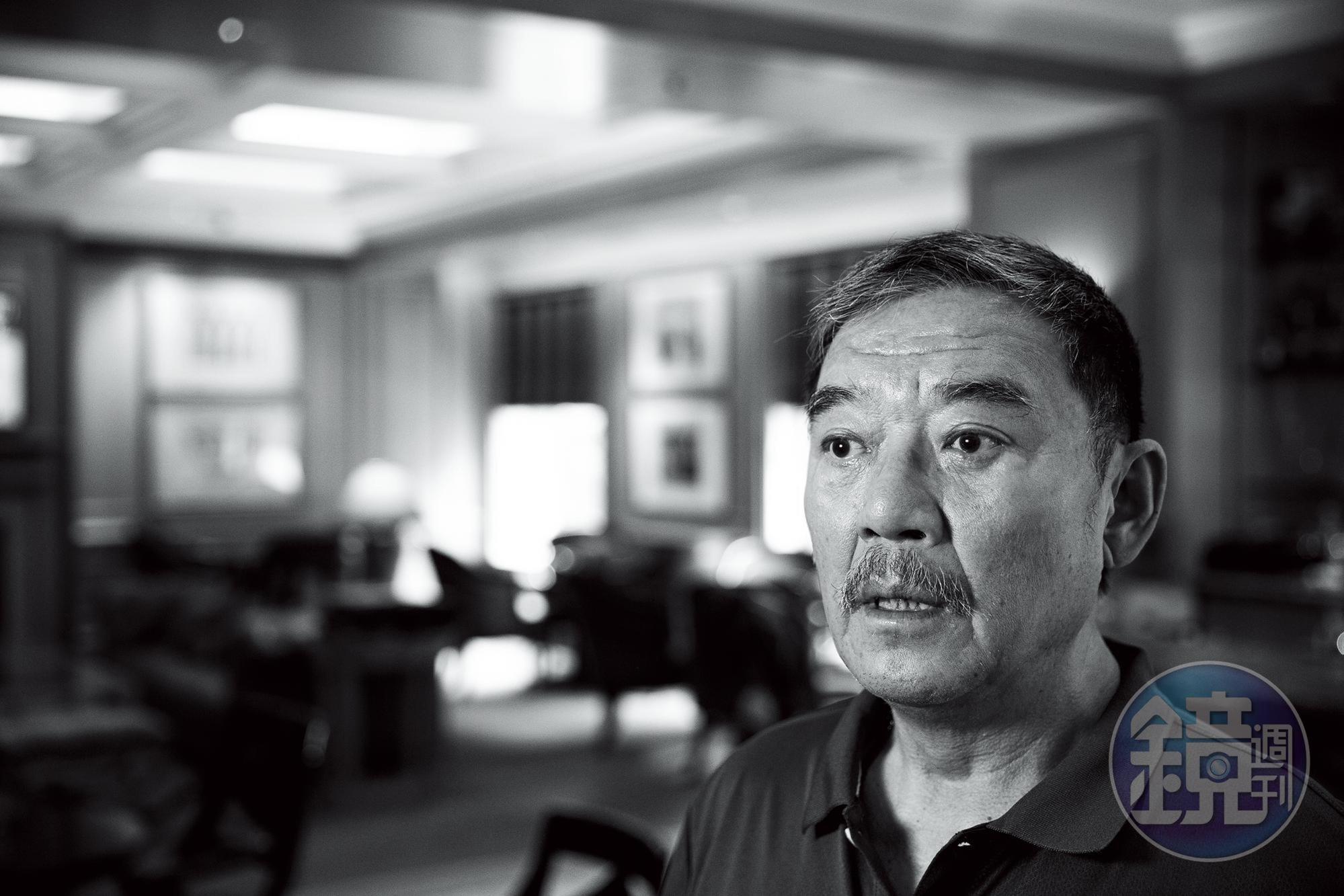 李立群講起話來，又快又急，但訪問時他不斷嚇唬我們，說自己要去趕飛機了，想放大家鴿子。 