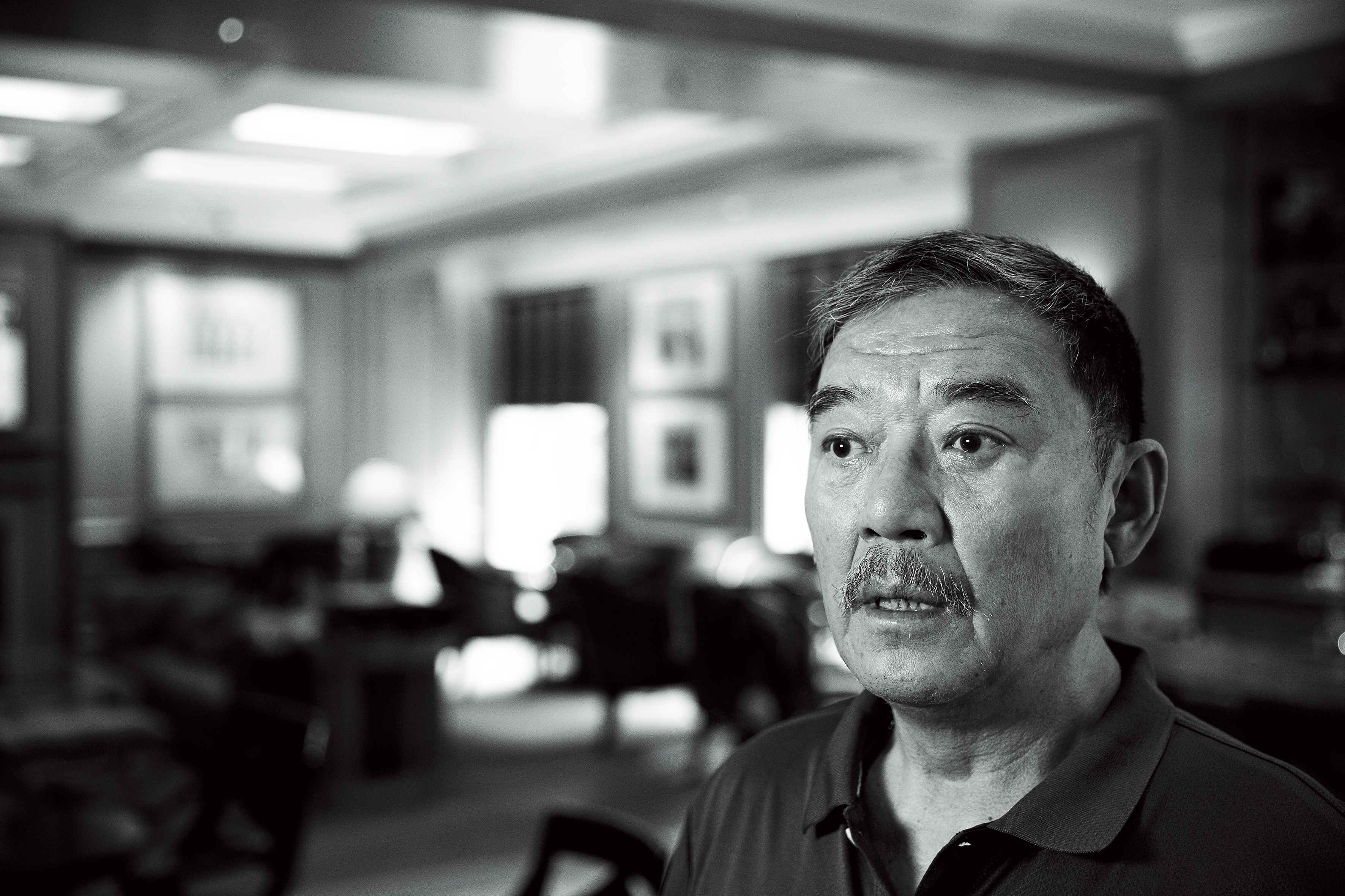 李立群講起話來，又快又急，但訪問時他不斷嚇唬我們，說自己要去趕飛機了，想放大家鴿子。 