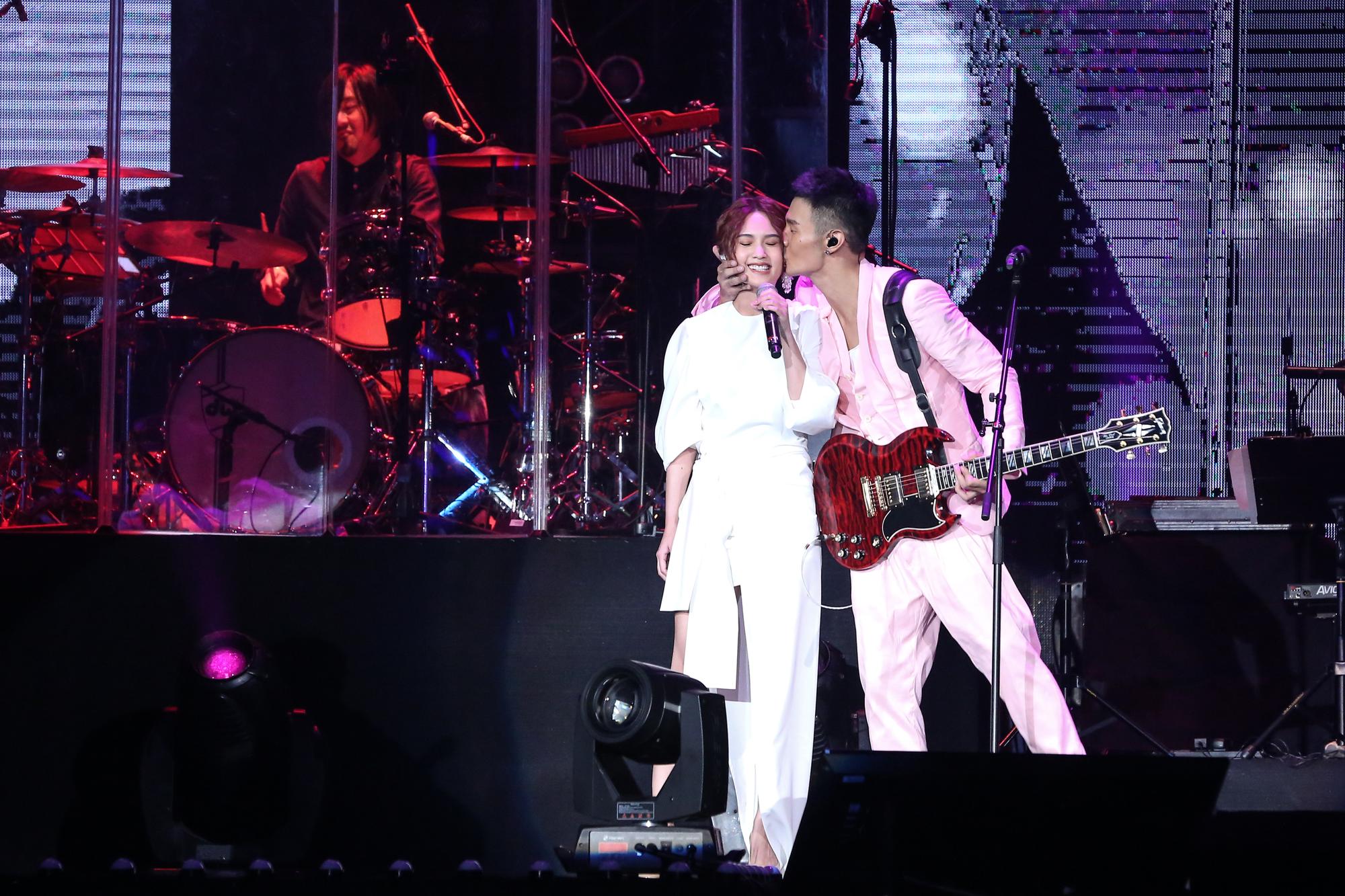 楊丞琳出道10年達到億級身價，李榮浩才花2年，兩人結婚買房都有雄厚實力。