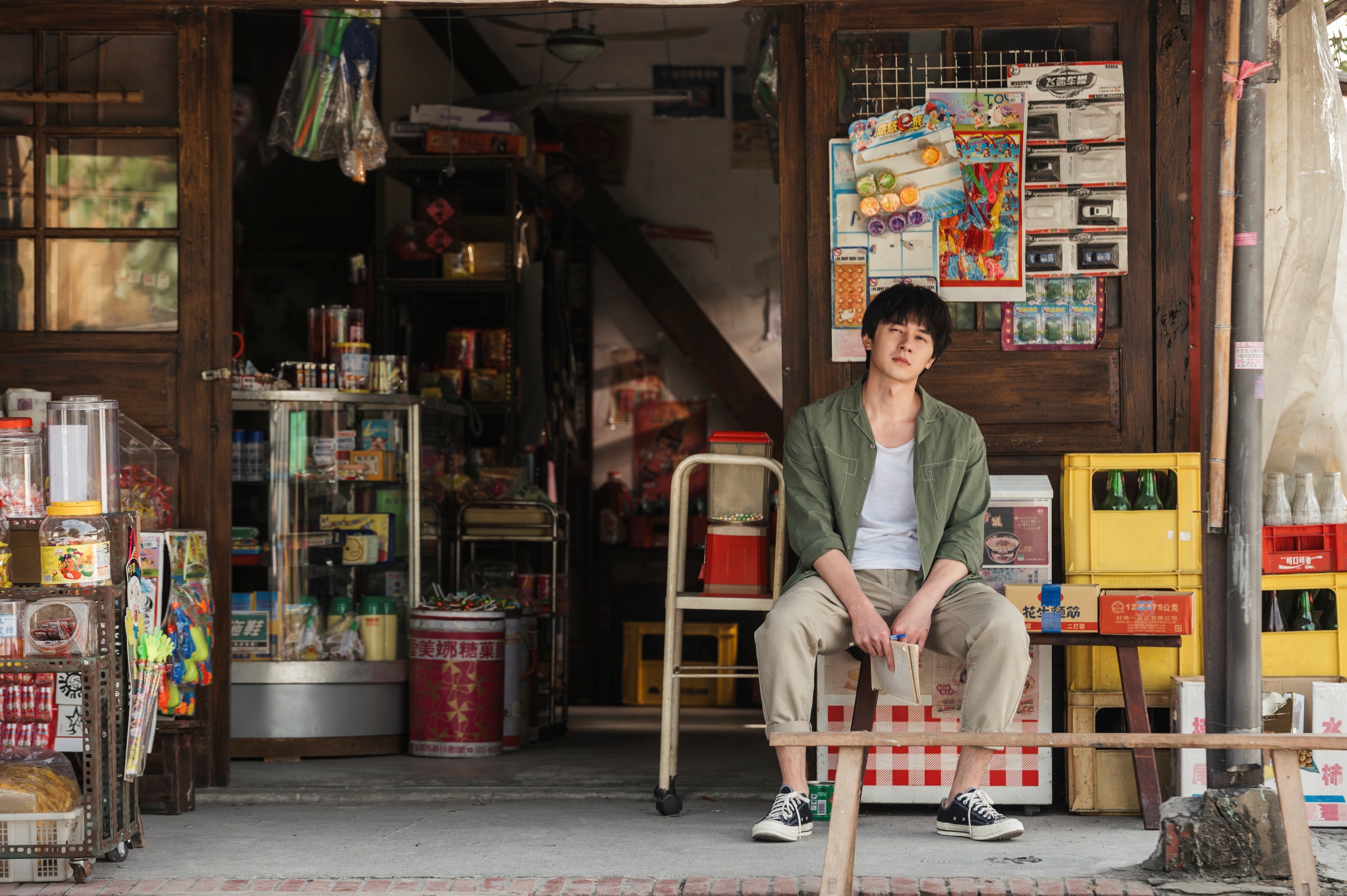 曾獲2017金漫獎的台灣漫畫《用九柑仔店》改編成電視劇，總導演高炳權表示，《用九柑仔店》講的是小人物的故事，他希望下一代還能知道什麼是「柑仔店」。（三立提供）