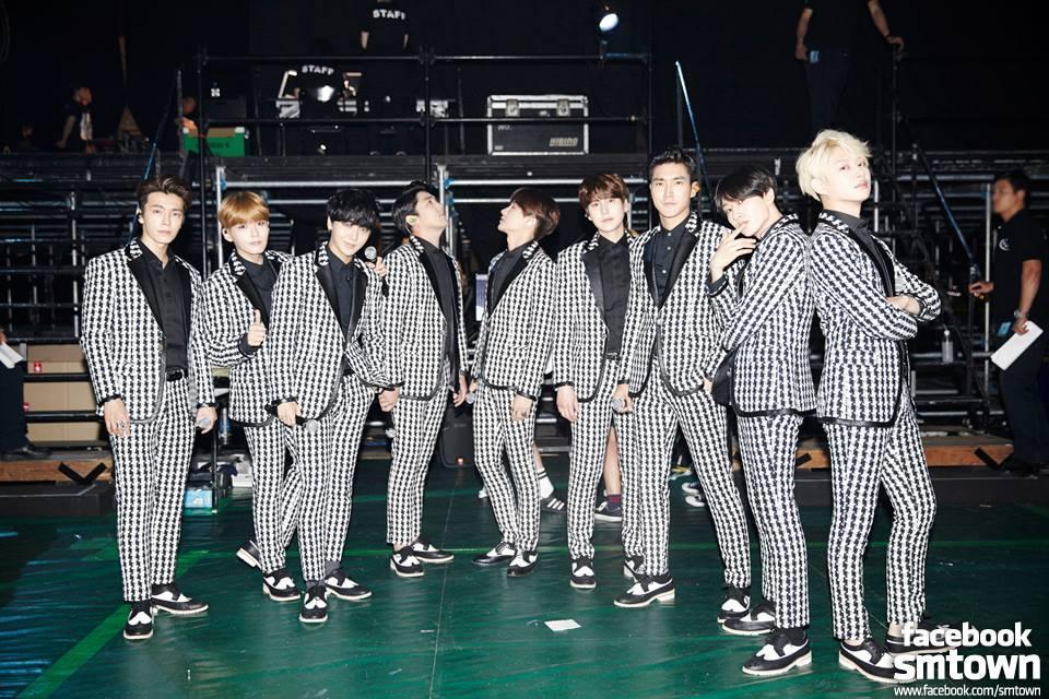 Super Junior原本有13名成員，繼韓庚、起範、強仁（左4）陸續退團及被冷凍的晟敏，目前真正在活動的只剩9人。（翻攝Super Junior官方臉書）