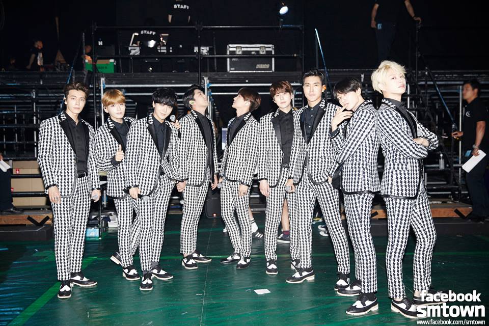 Super Junior原本有13名成員,繼韓庚、起範、強仁(左4)陸續退團及被冷凍的晟敏,目前真正在活動的只剩9人。(翻攝Super Junior官方臉書)