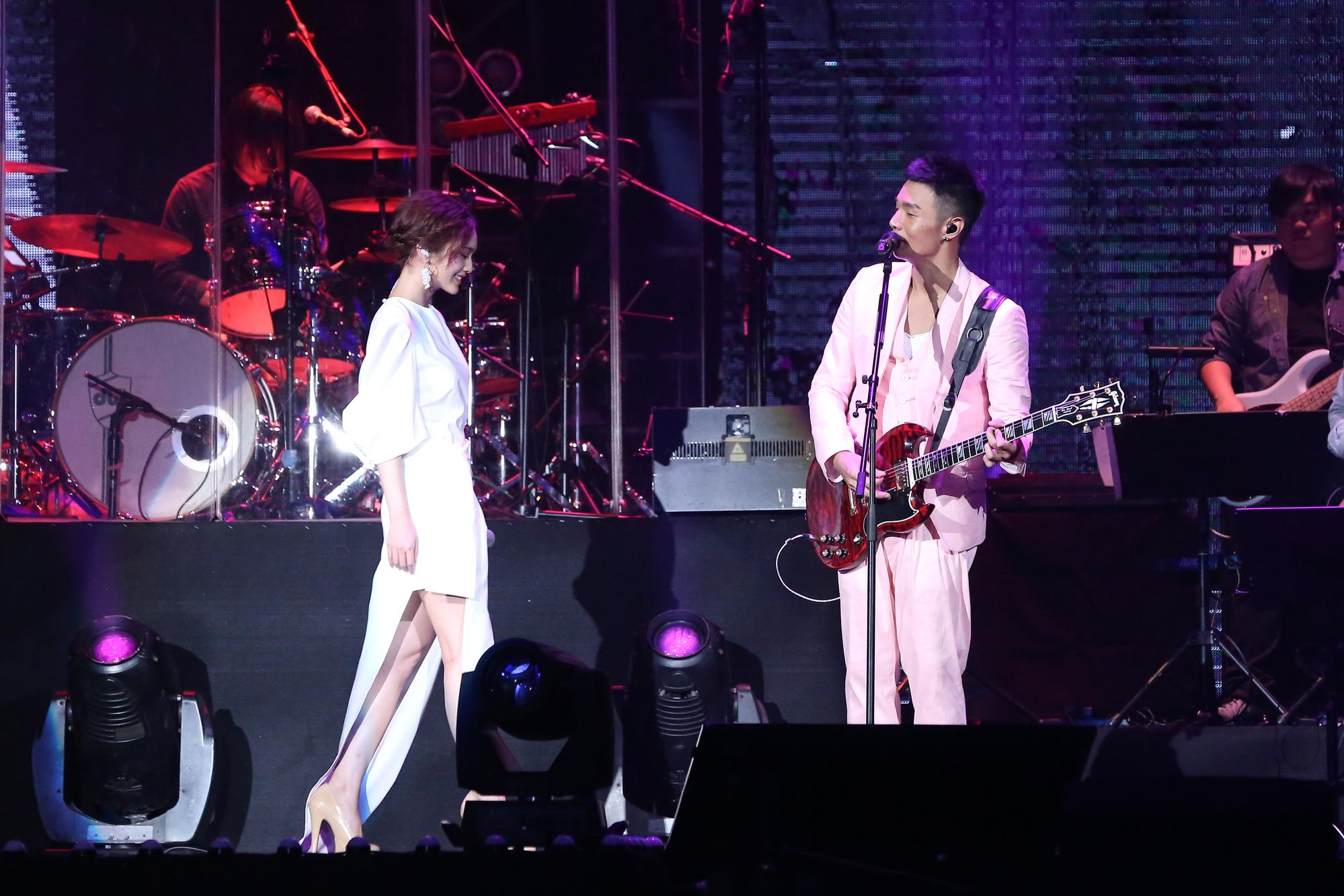 本刊其實去年年初至今一直接獲爆料，小倆口已積極在台北看房。