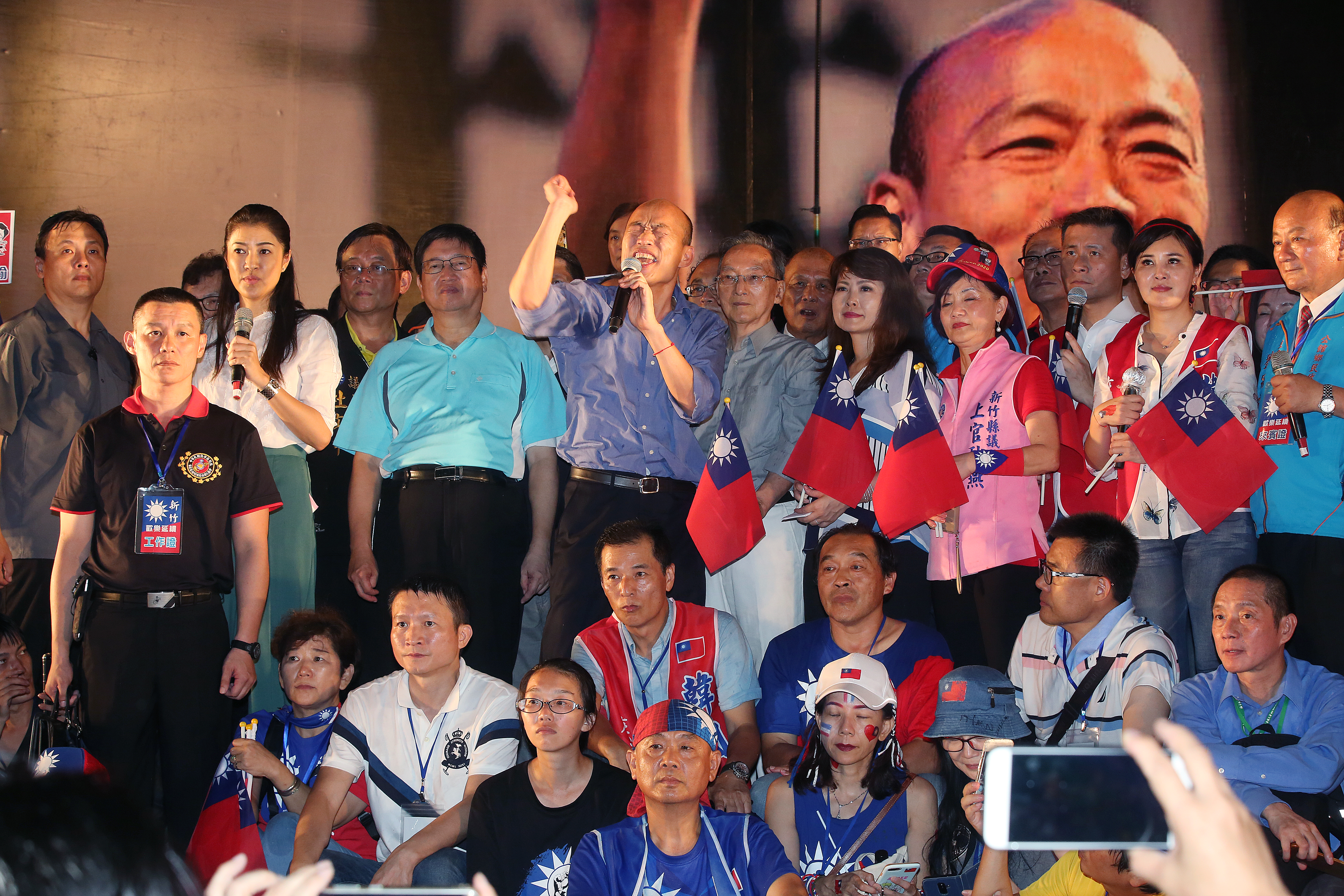 國民黨總統初選參選人韓國瑜日前積極造勢，場場都吸引逾萬韓粉支持。