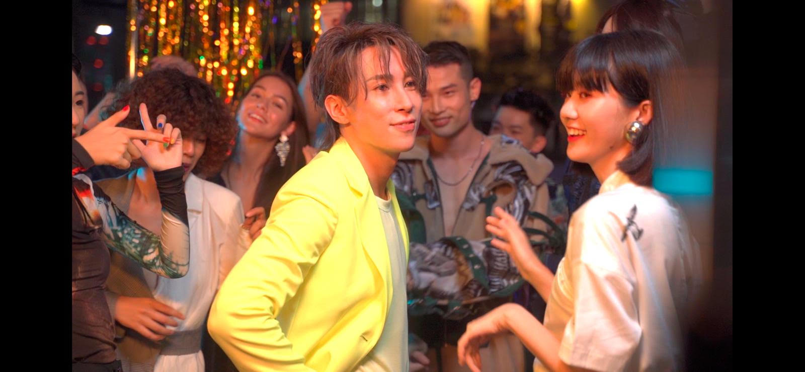 馬天佑近日推出新歌《超過些》，找來11位好朋幫忙拍MV。（馬天佑提供）