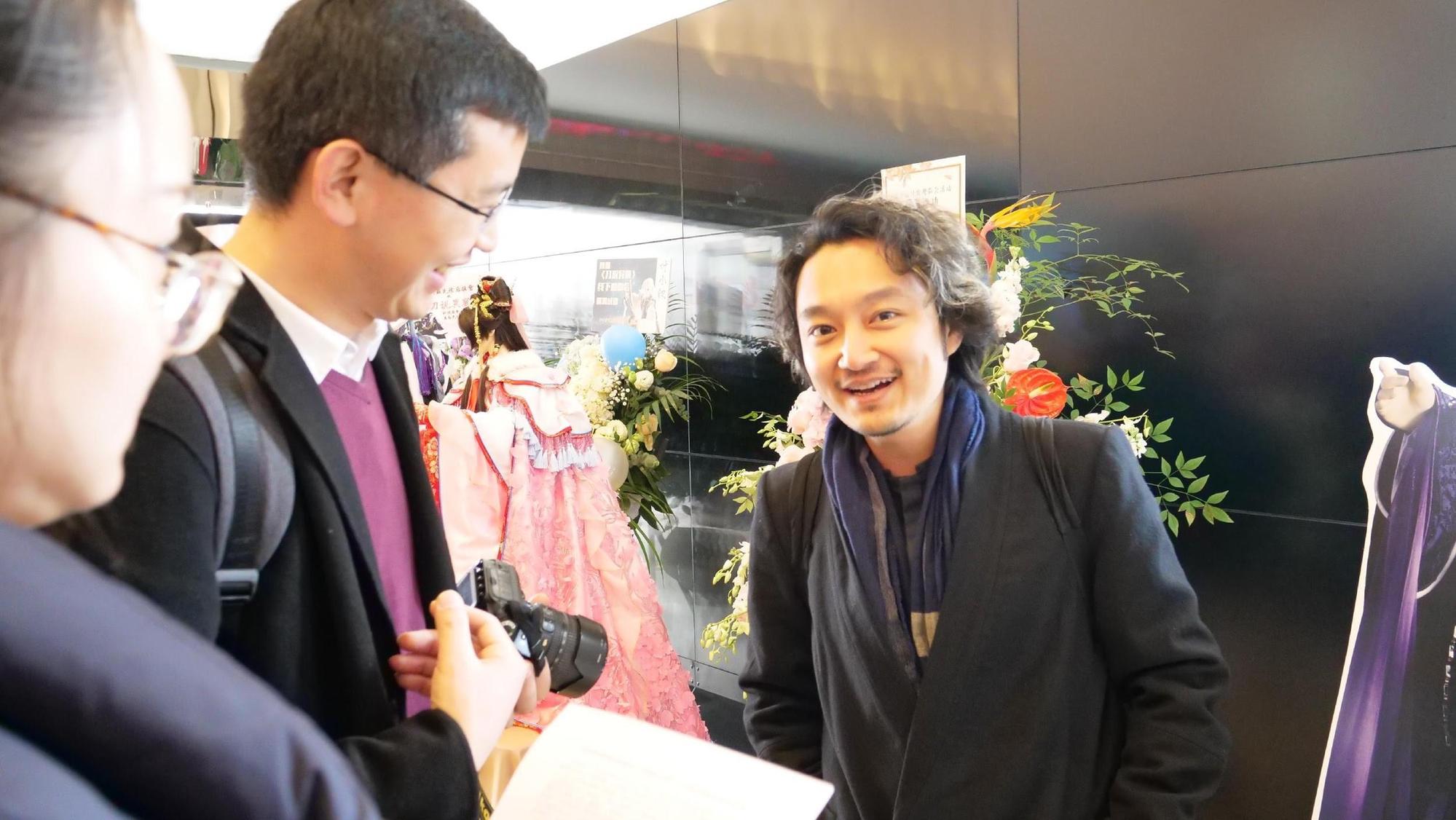 黃亮勛(右)是現任霹靂多媒體副總,近年常出席霹靂相關活動。(霹靂國際提供)