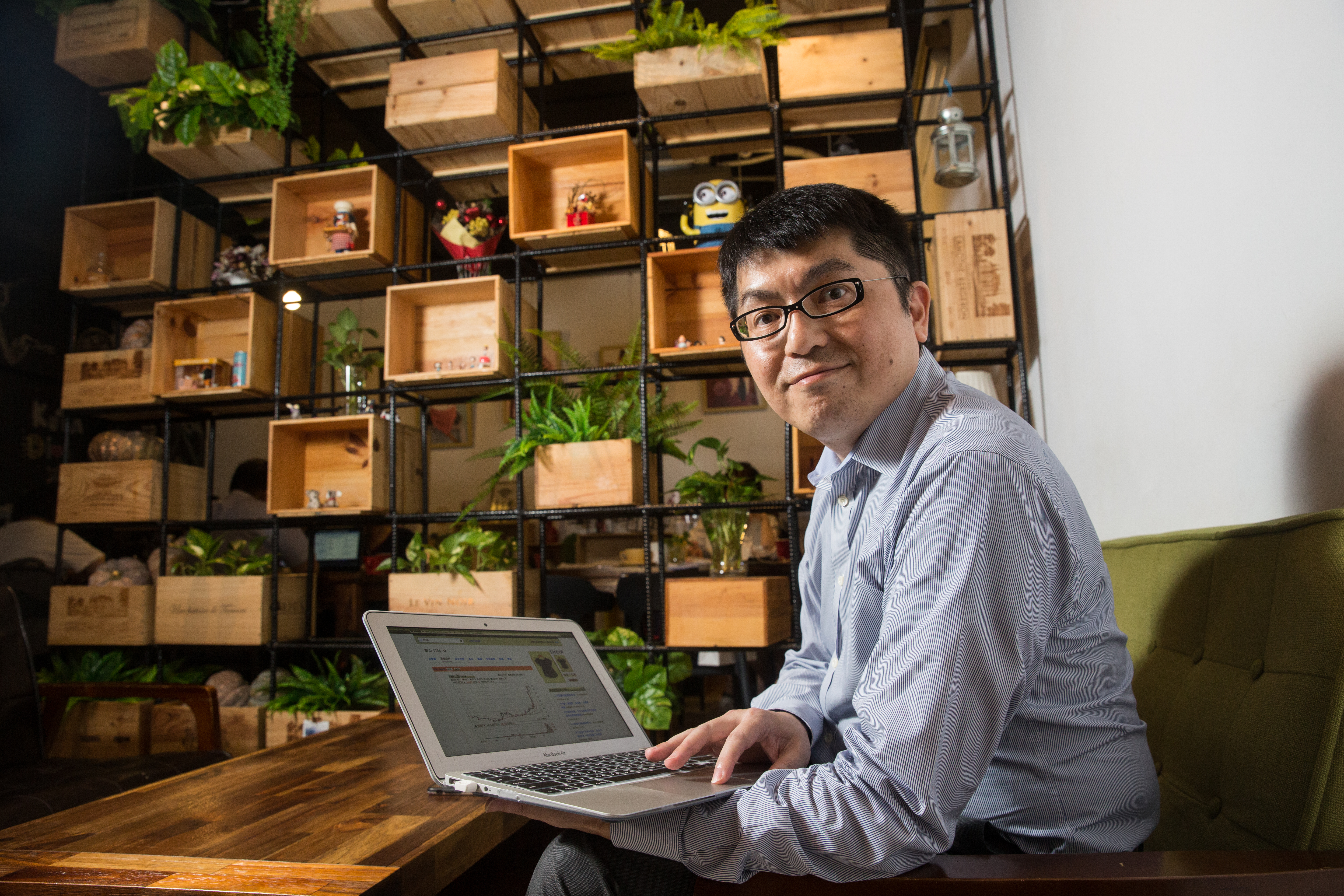 黃豐凱認為法人的buy and hold不夠鋒利，還自掏腰包學期貨型態，並融會貫通運用在台股上。