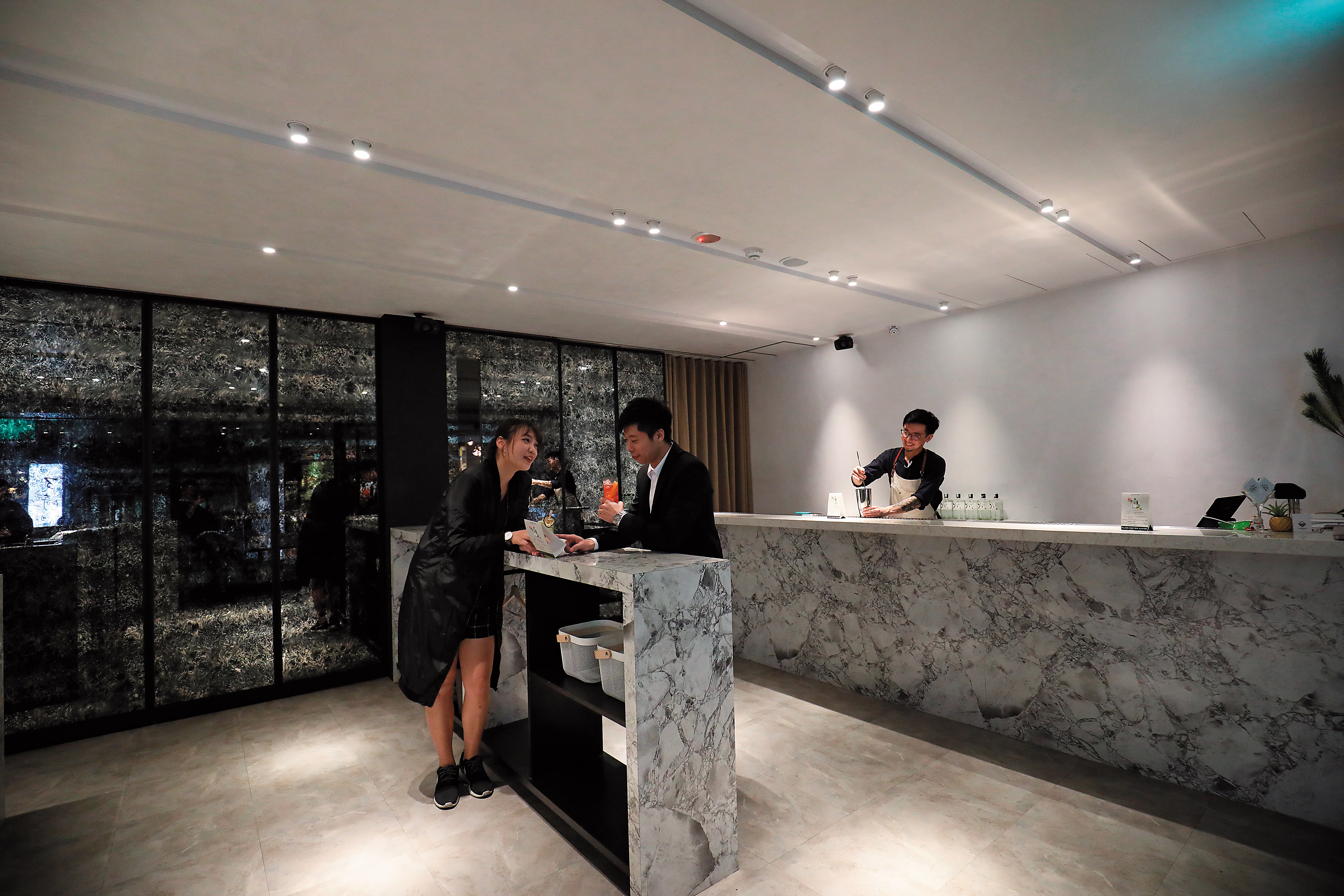 店裡的立飲區適合餐前或餐後小站一下。