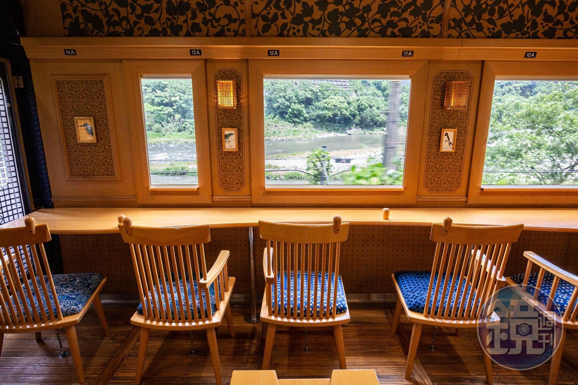 從「翡翠山翡翠」列車專屬觀景窗座位，可欣賞自然山溪之美。