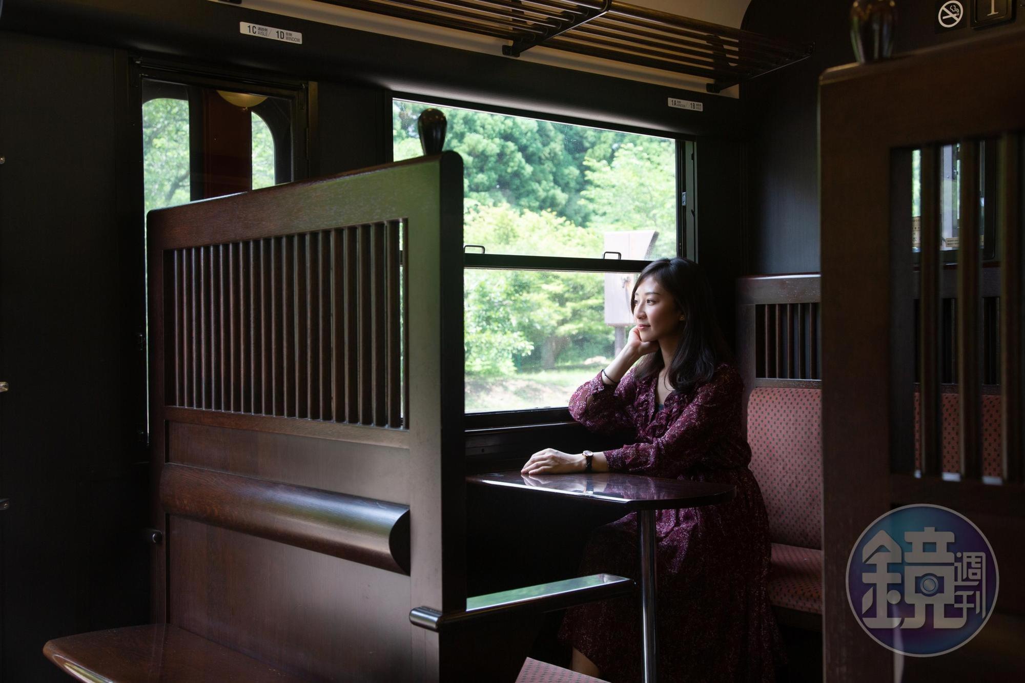 乘坐「伊三郎新平」觀光列車,可欣賞窗外絕美風景。
