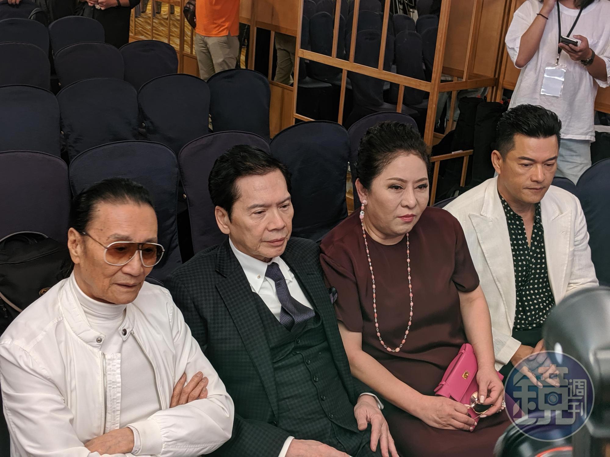 向華強、陳嵐夫妻特地前來為甄珍打氣,右為曾與甄珍飾演母子的呂良偉,左1為謝賢。