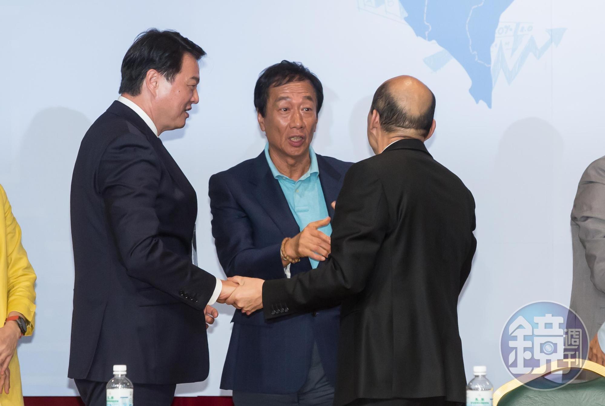 郭台銘在政論節目上向韓國瑜喊話，希望韓能留在高雄，讓他先做4年。